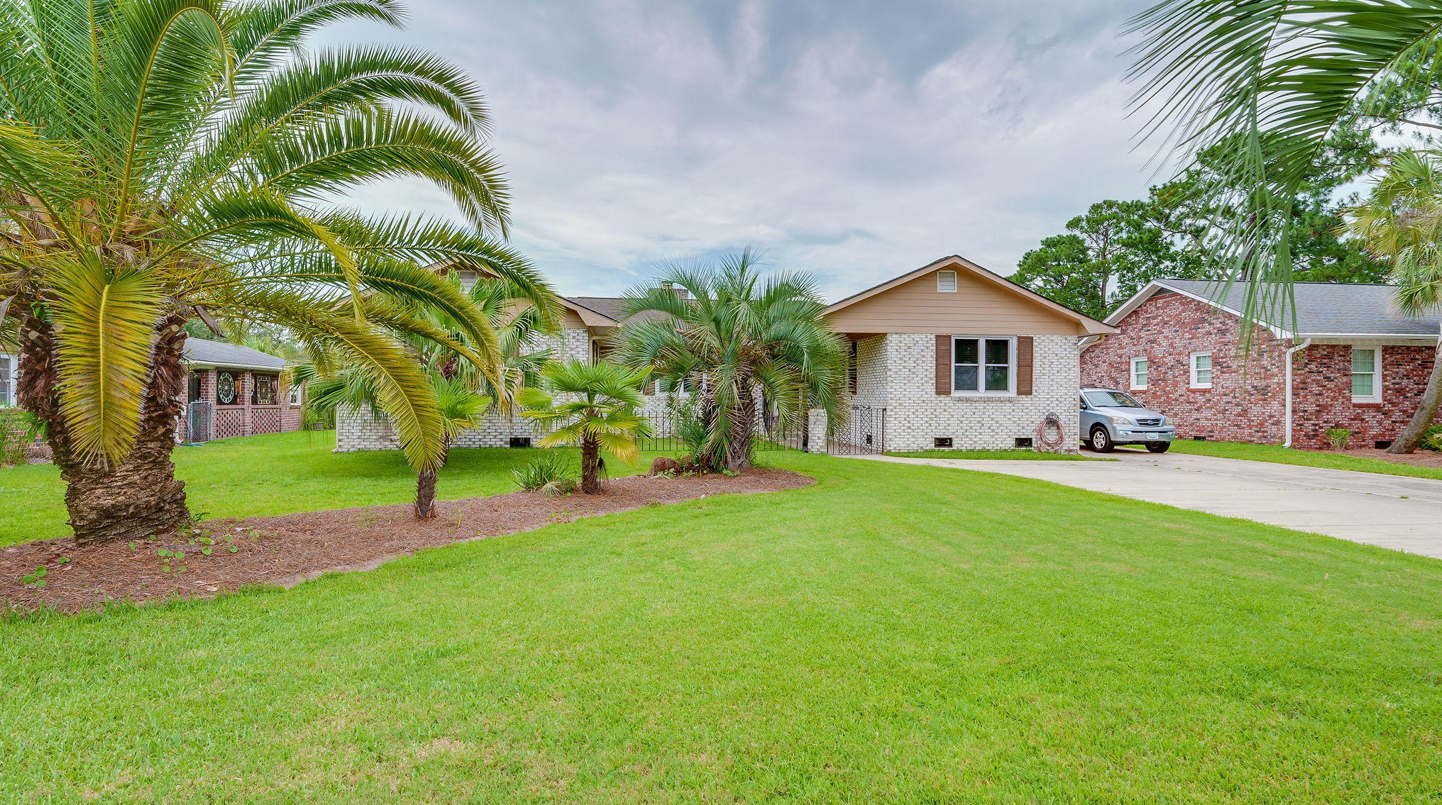 1886 Capri Dr, Charleston SC  29407-7606 exterior