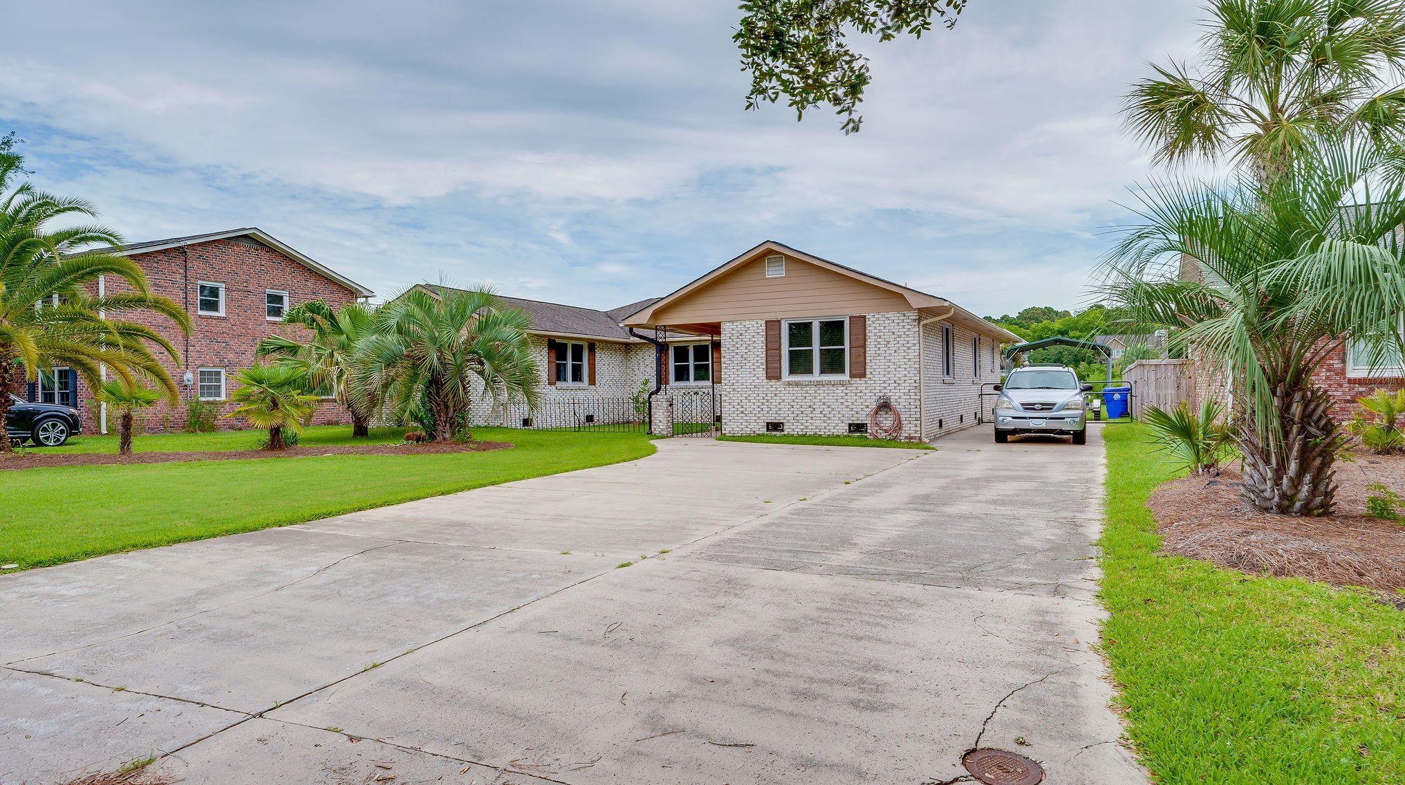 1886 Capri Dr, Charleston, SC 29407