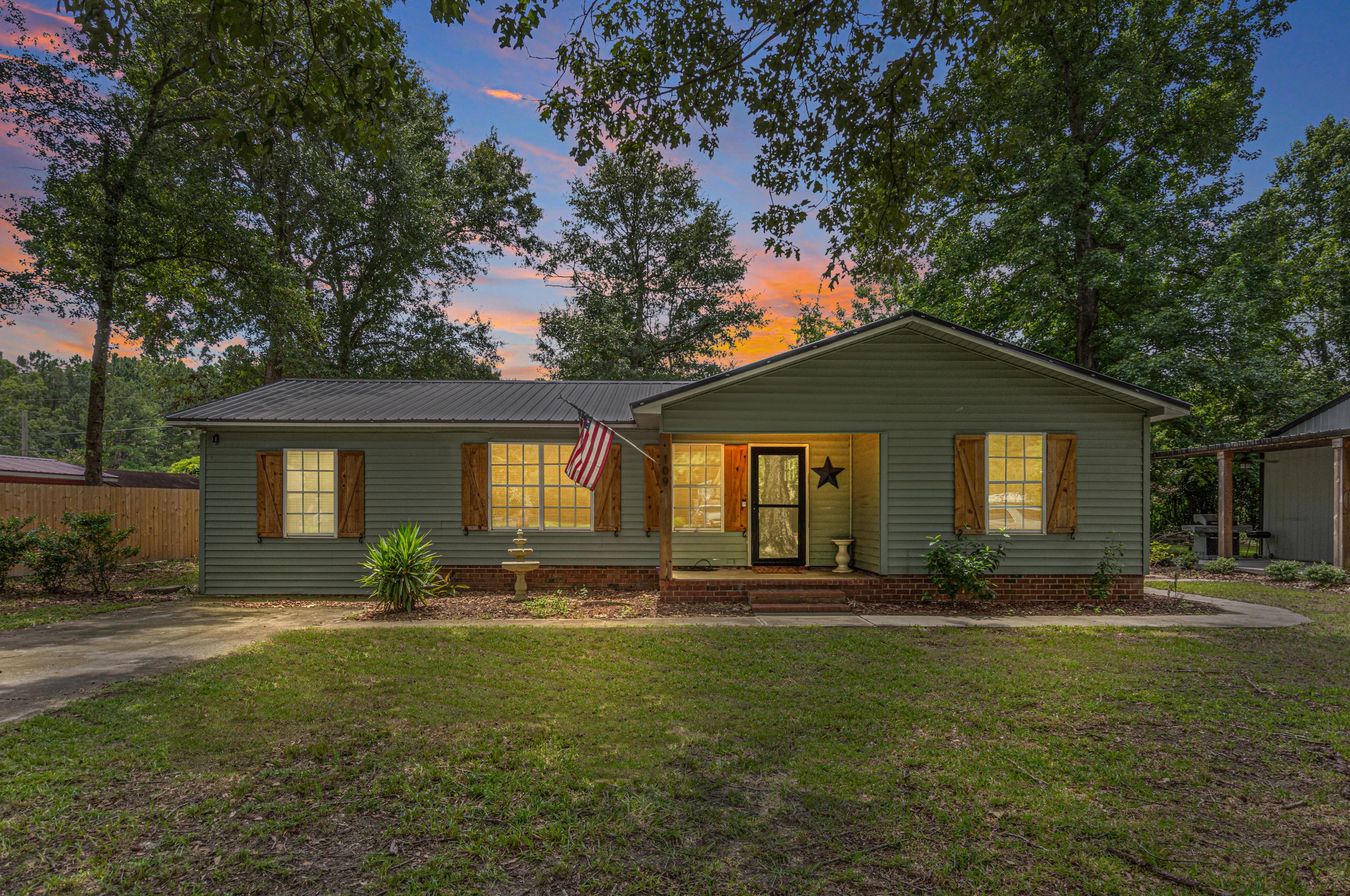 109 Cardinal St, Alvin, SC 29479-3791