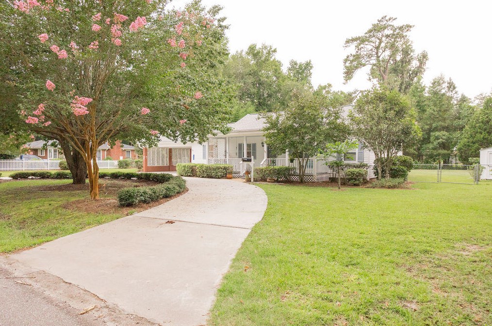 923 Griffith Acres Dr, Cottageville, SC 29435