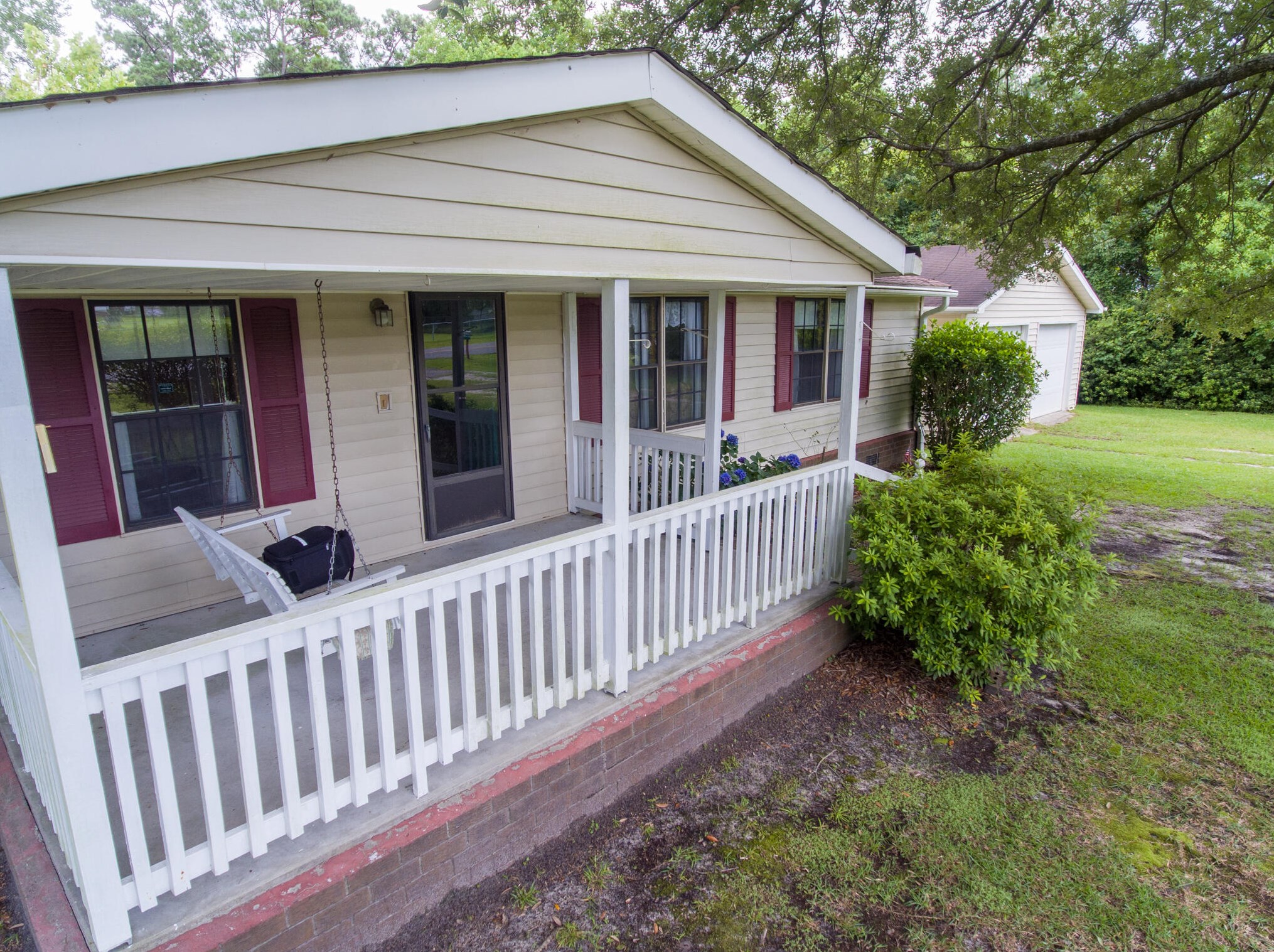 122 Lakewood Dr, Moncks Corner, SC 29461-8034