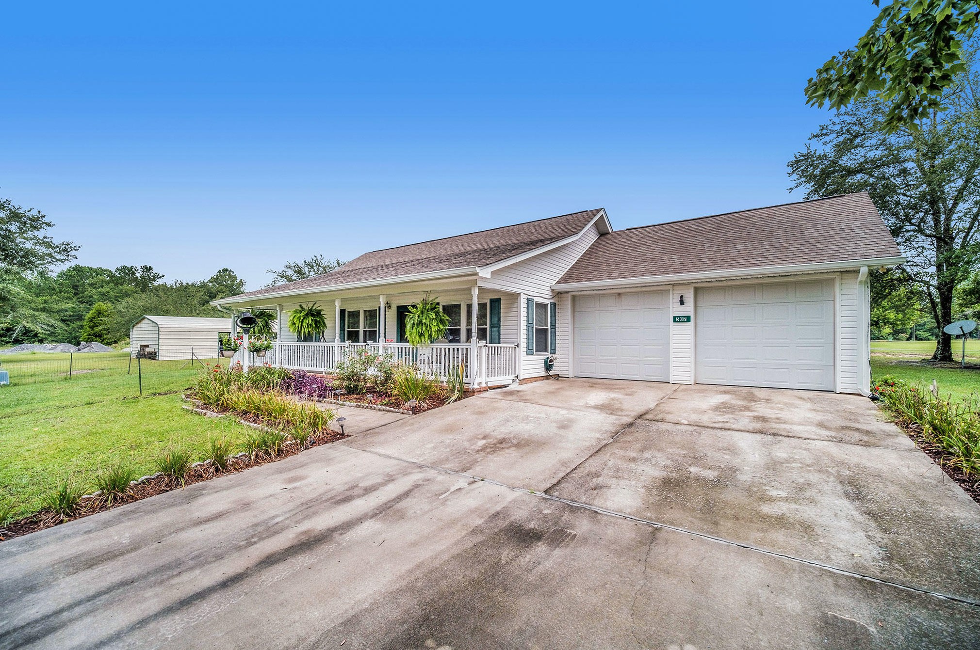507 Leatherwood Ln, Cordesville, SC 29434