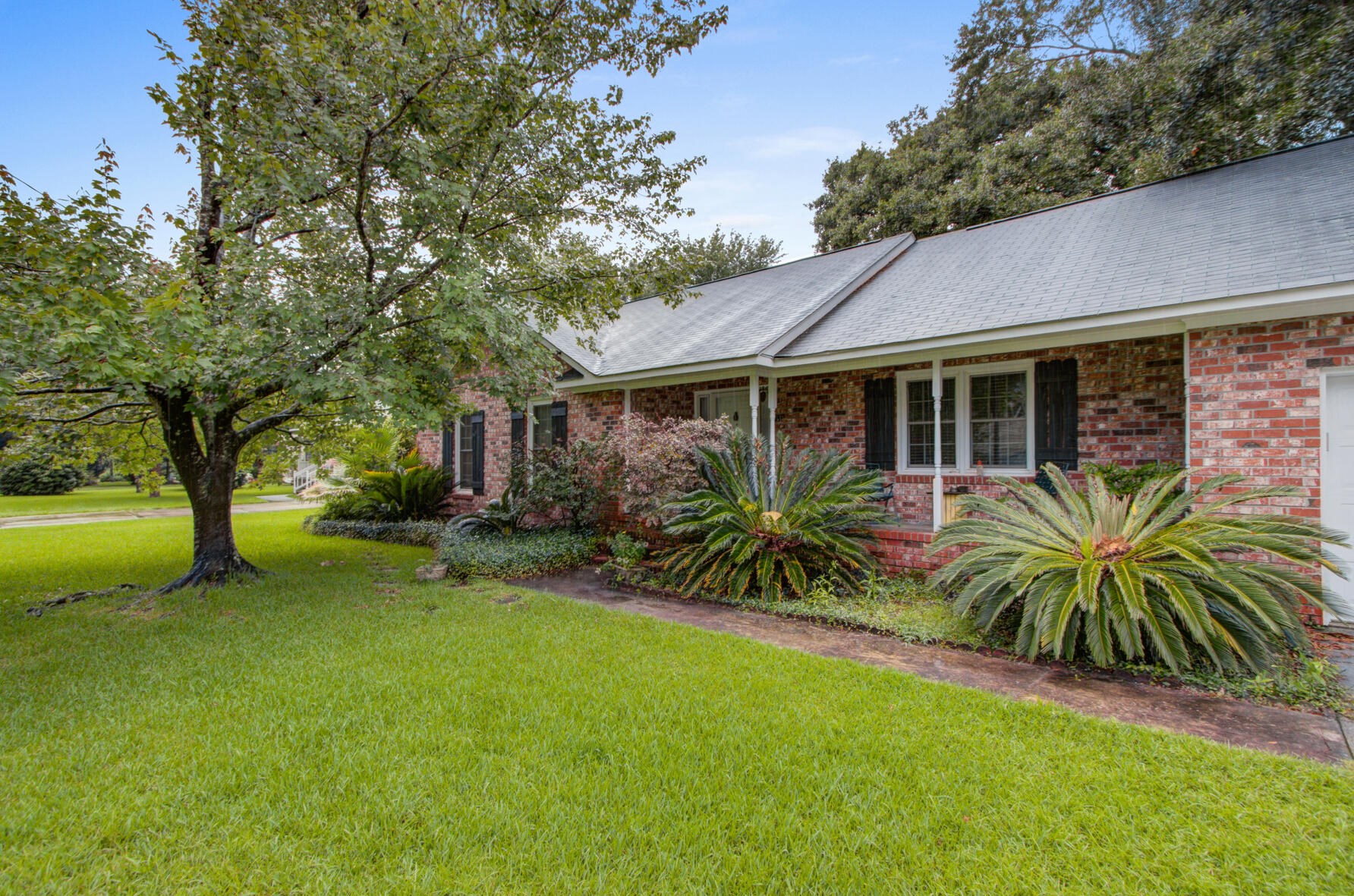 451 Parkdale Dr, Charleston, SC 29414-4909