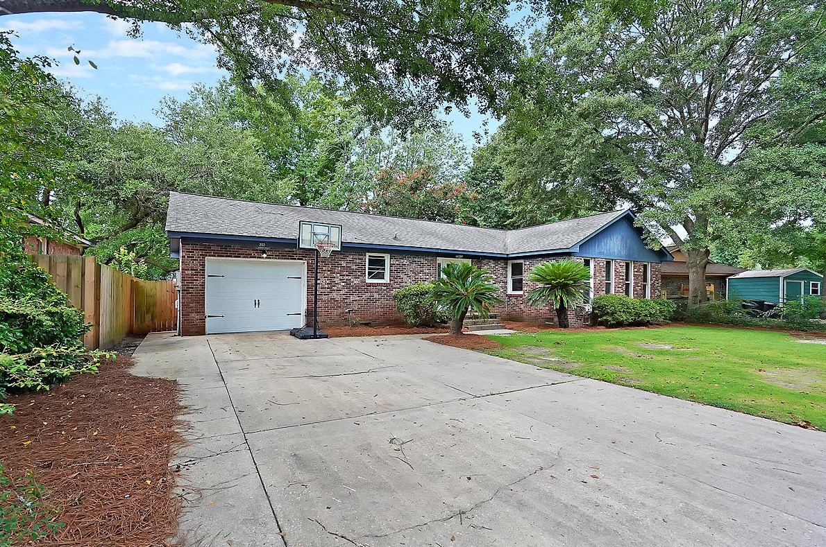 202 Iris St, Ladson, SC 29456