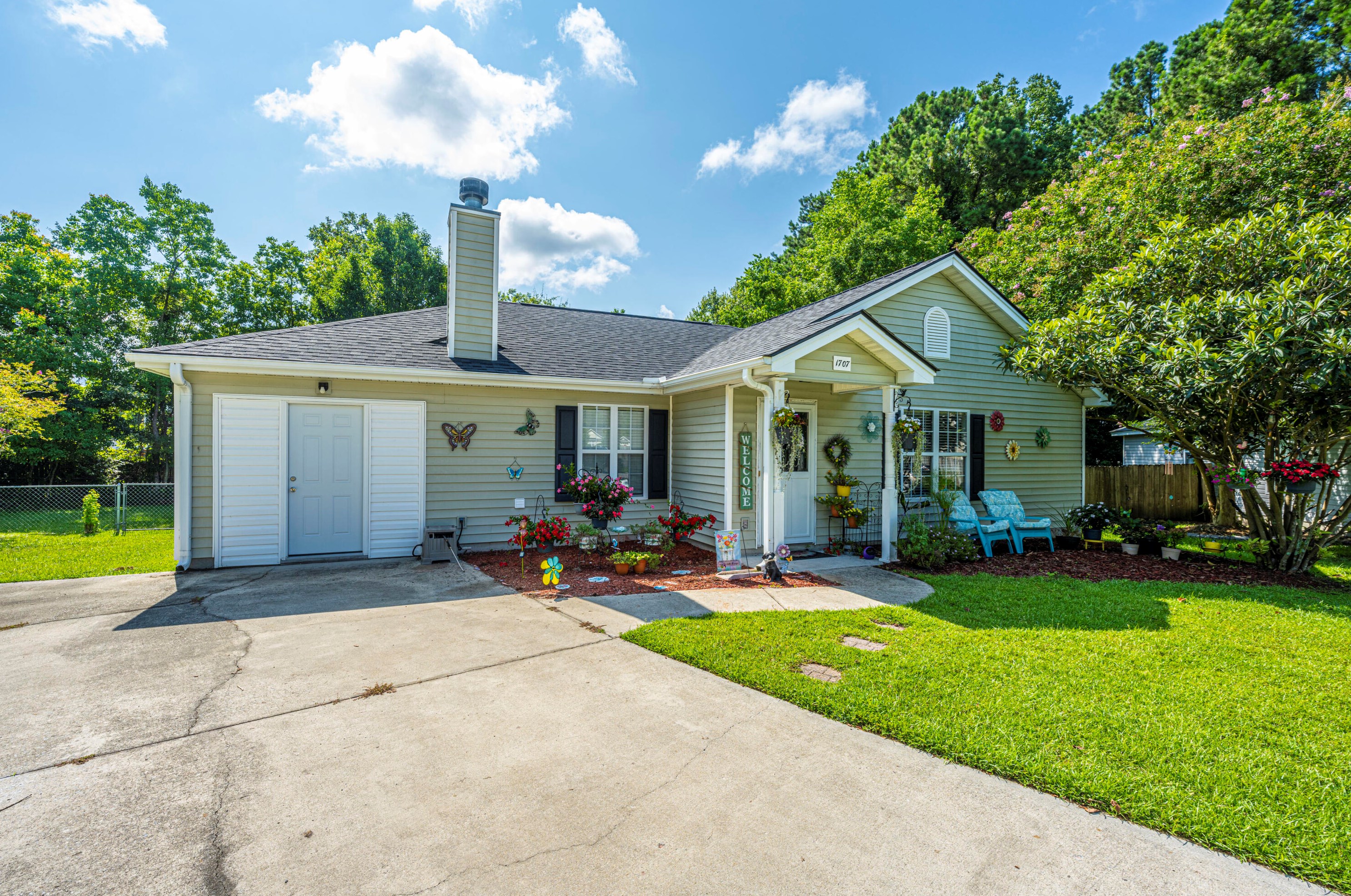 1707 Pheasant Ln, Charleston, SC 29410-8562