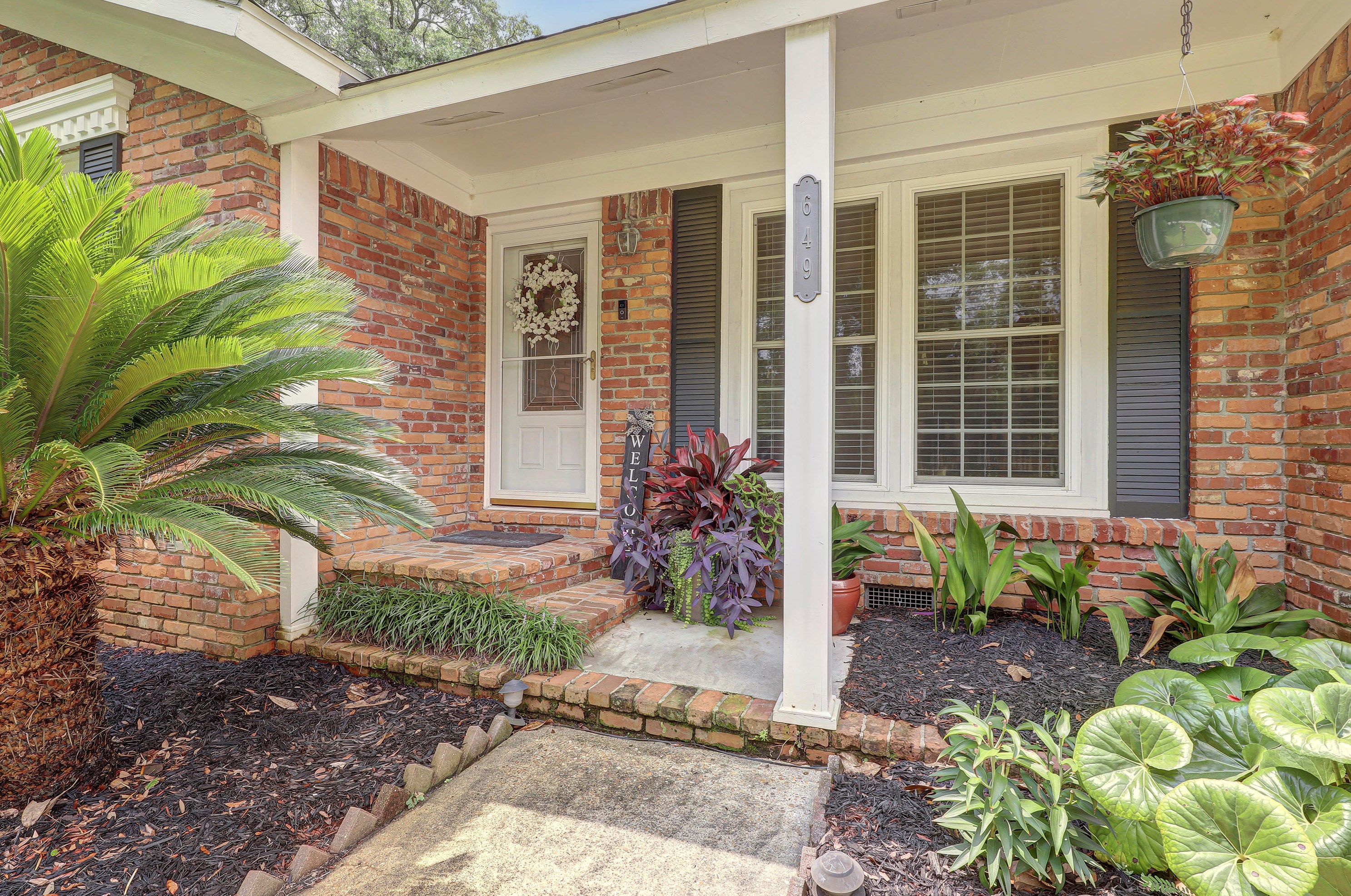 649 Harbor View Rd, Charleston SC  29412-5002 exterior