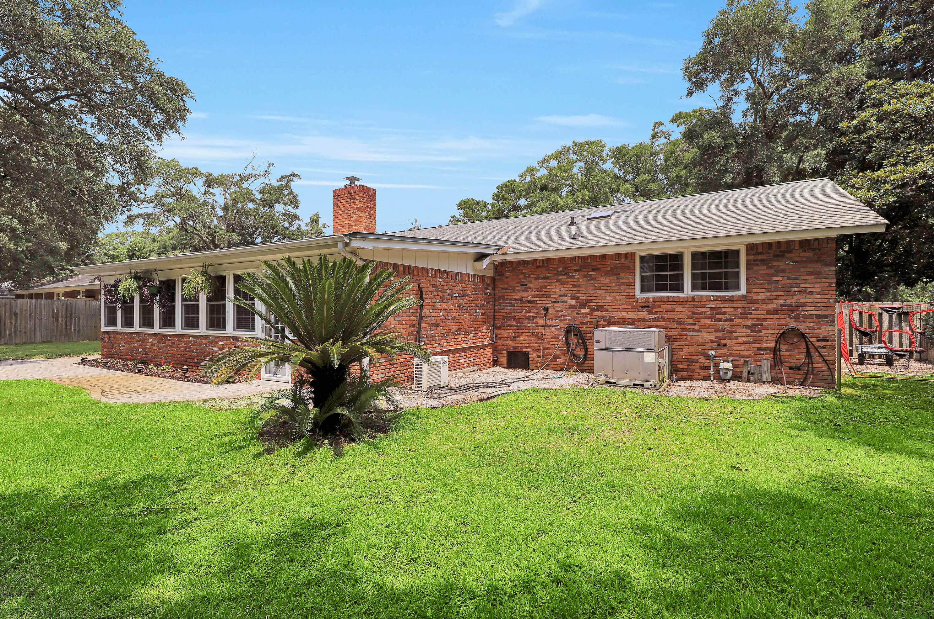 649 Harbor View Rd, Charleston SC  29412-5002 exterior