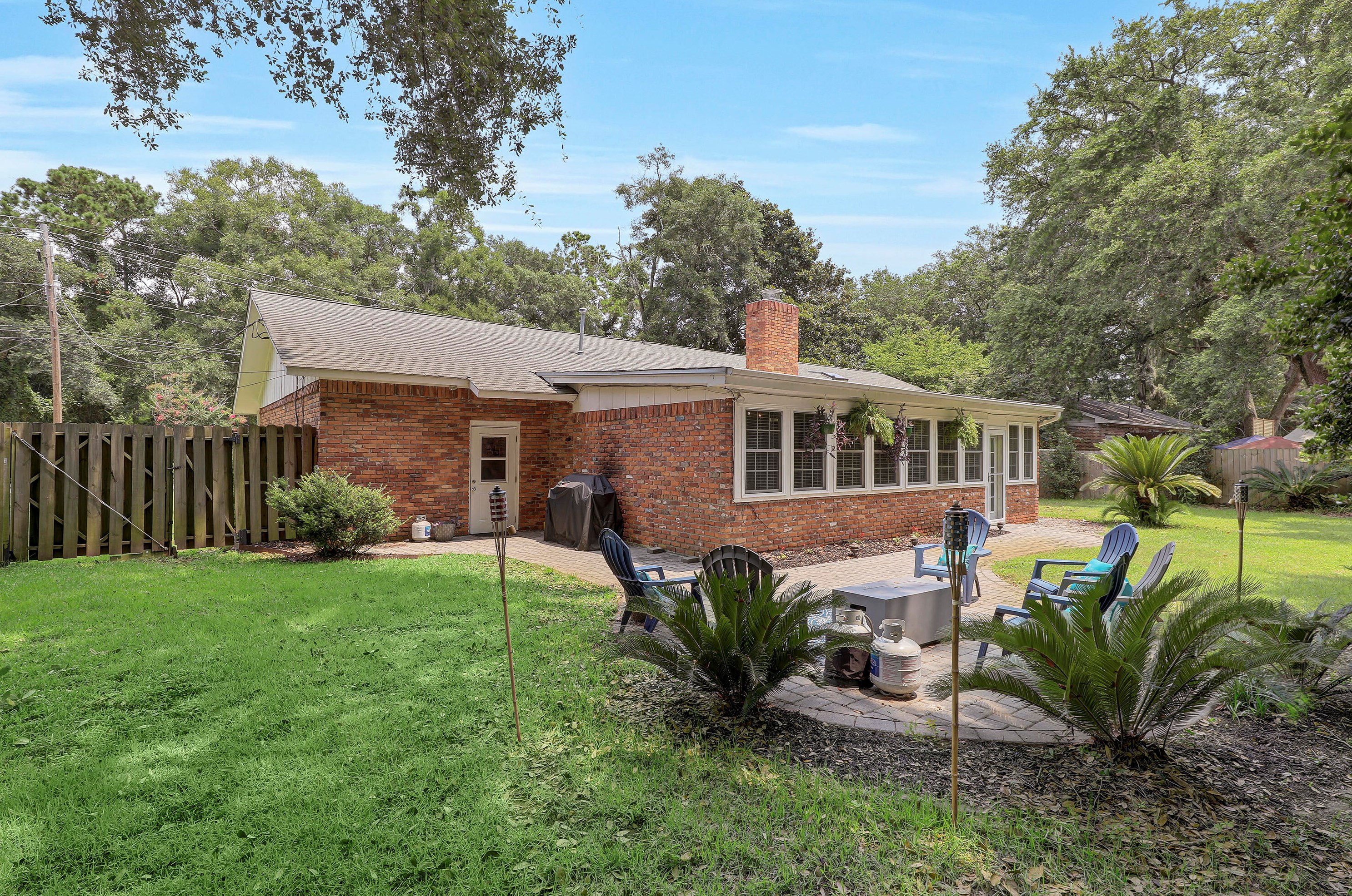 649 Harbor View Rd, Charleston SC  29412-5002 exterior