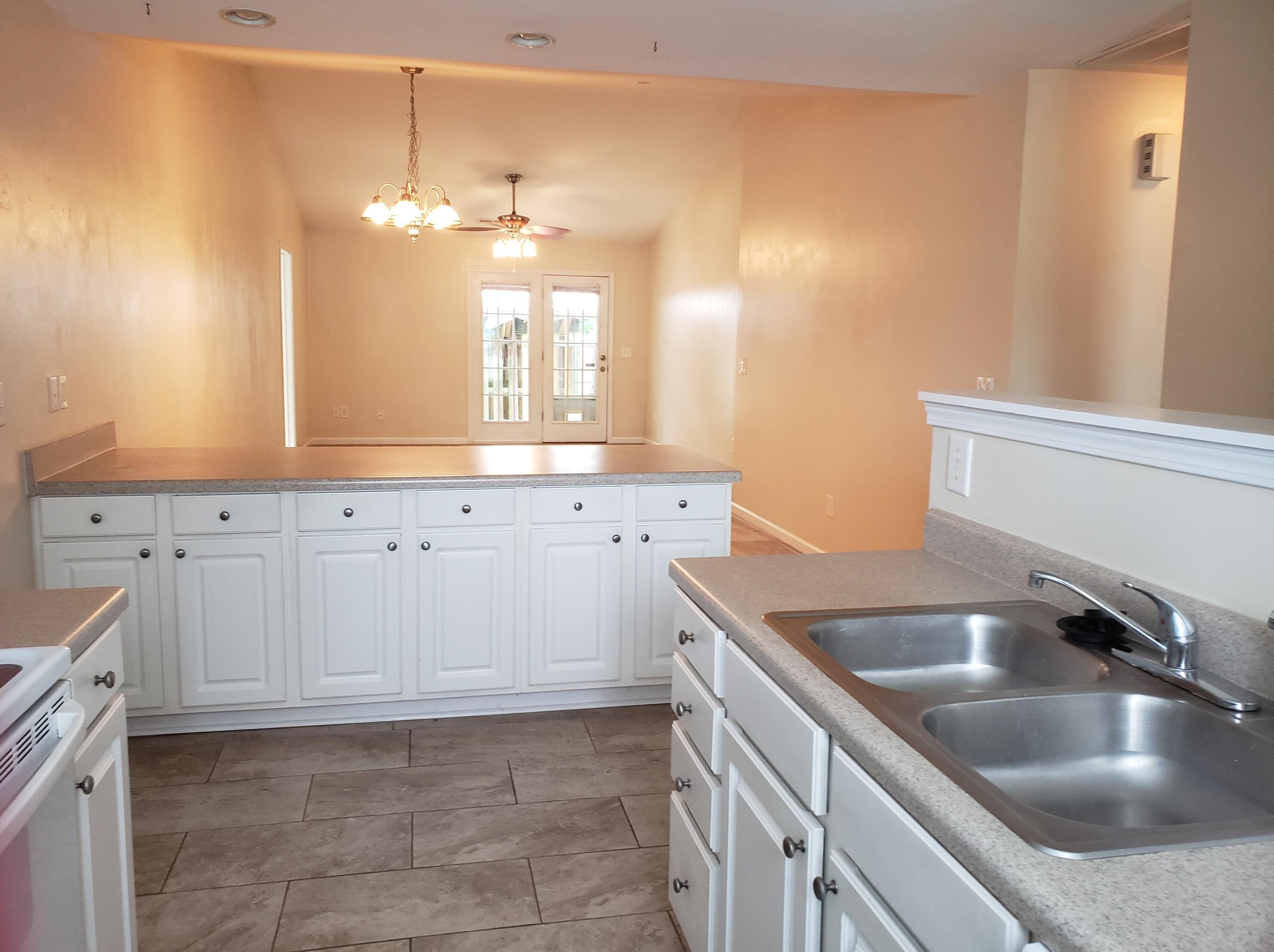 324 Reagan Dr, Summerville, SC 29483