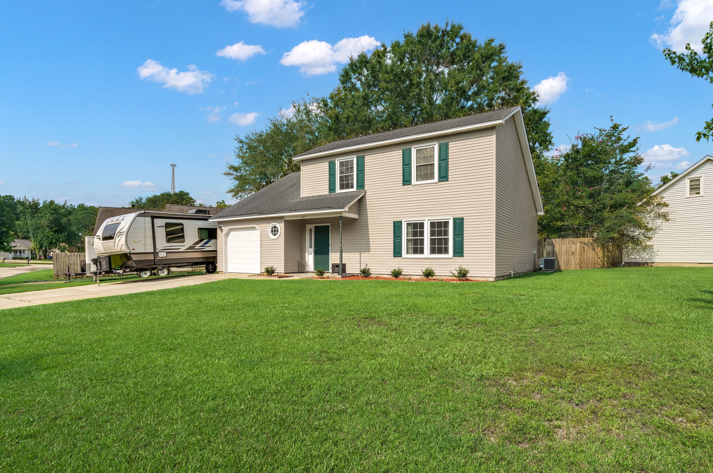 209 William St, Summerville, SC 29483-1871