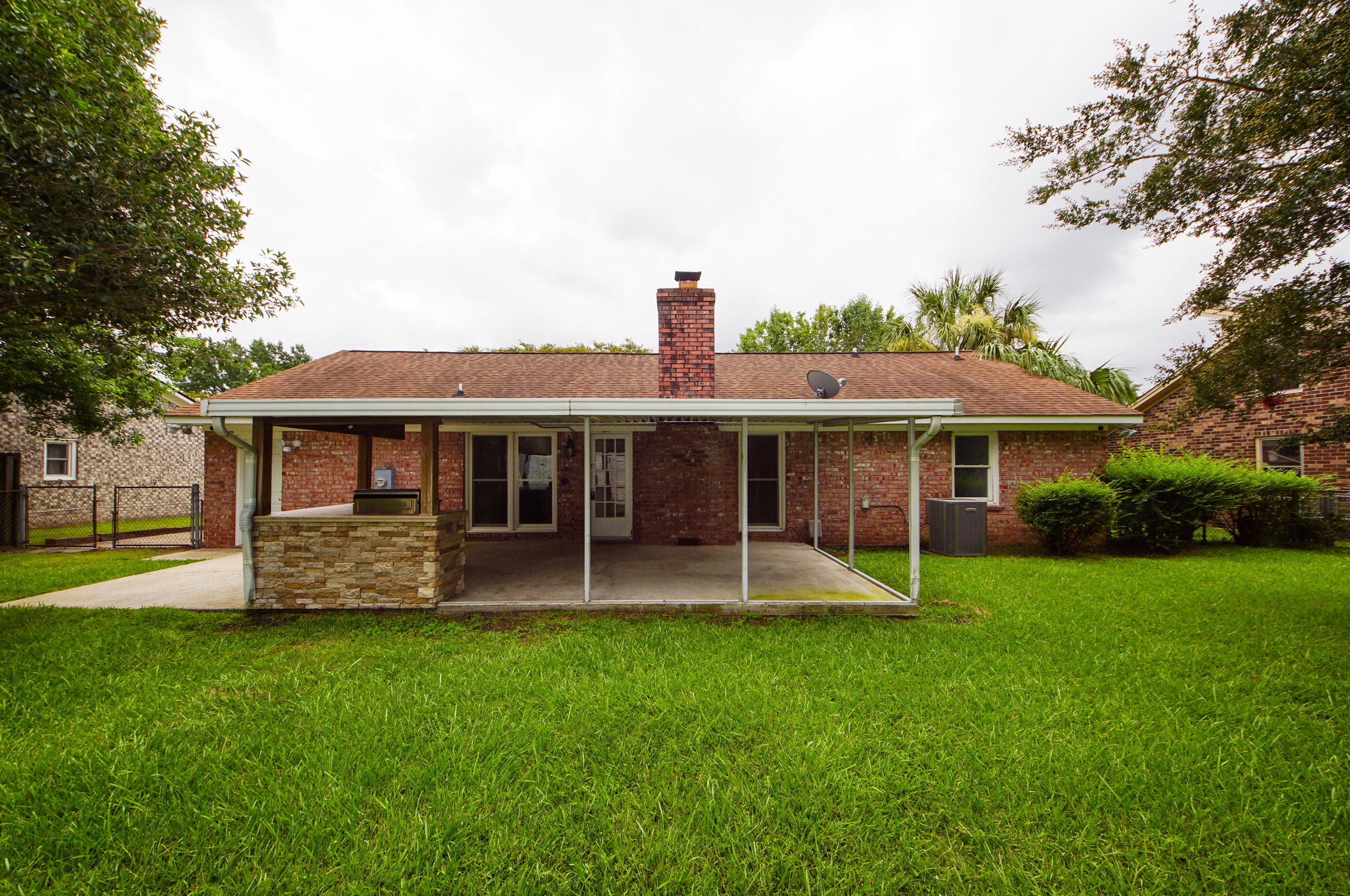 506 Longleaf Rd, Summerville SC  29483-2067 exterior