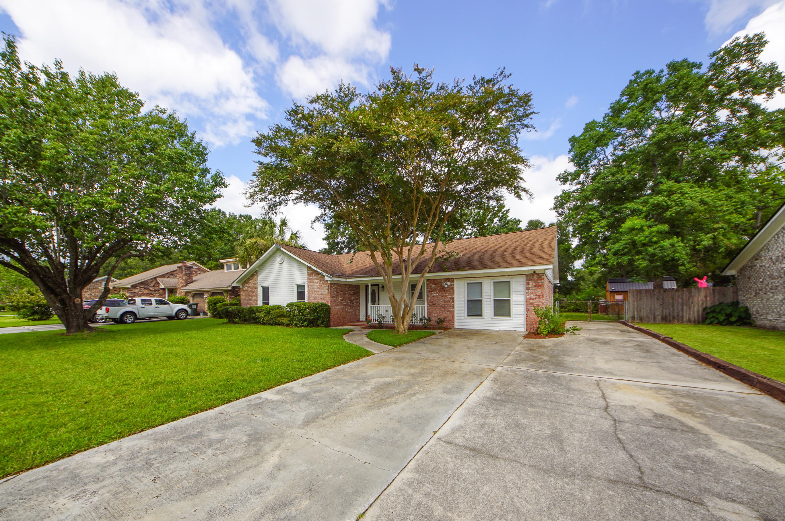 506 Longleaf Rd, Summerville SC  29483-2067 exterior