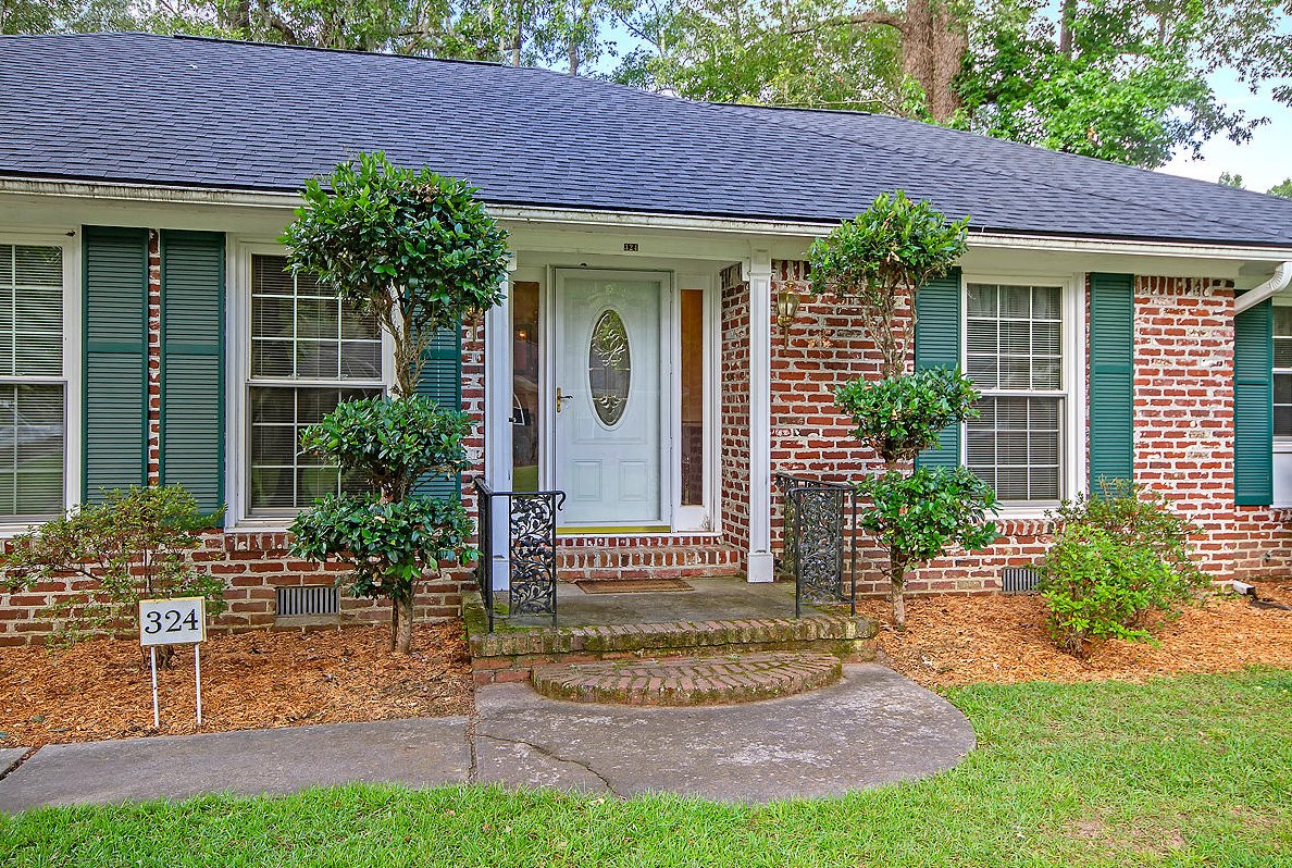324 Fairington Dr, Summerville, SC 29485-8616