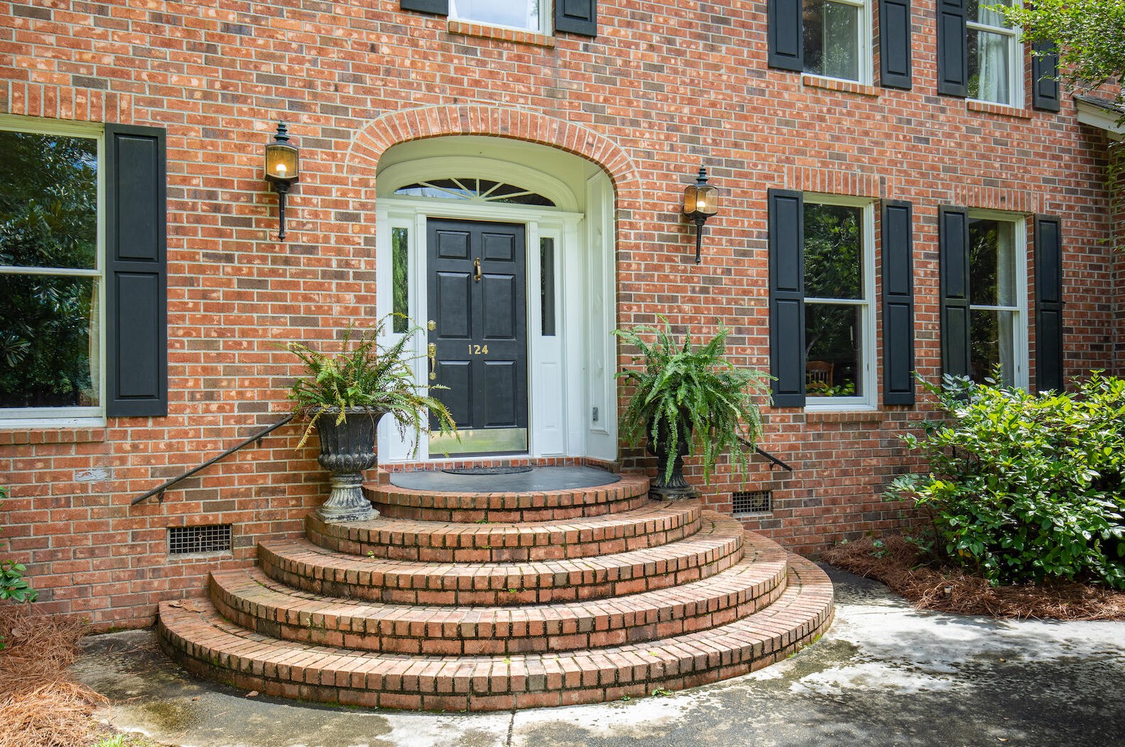 124 Drayton Dr, Summerville, SC 29483-3786