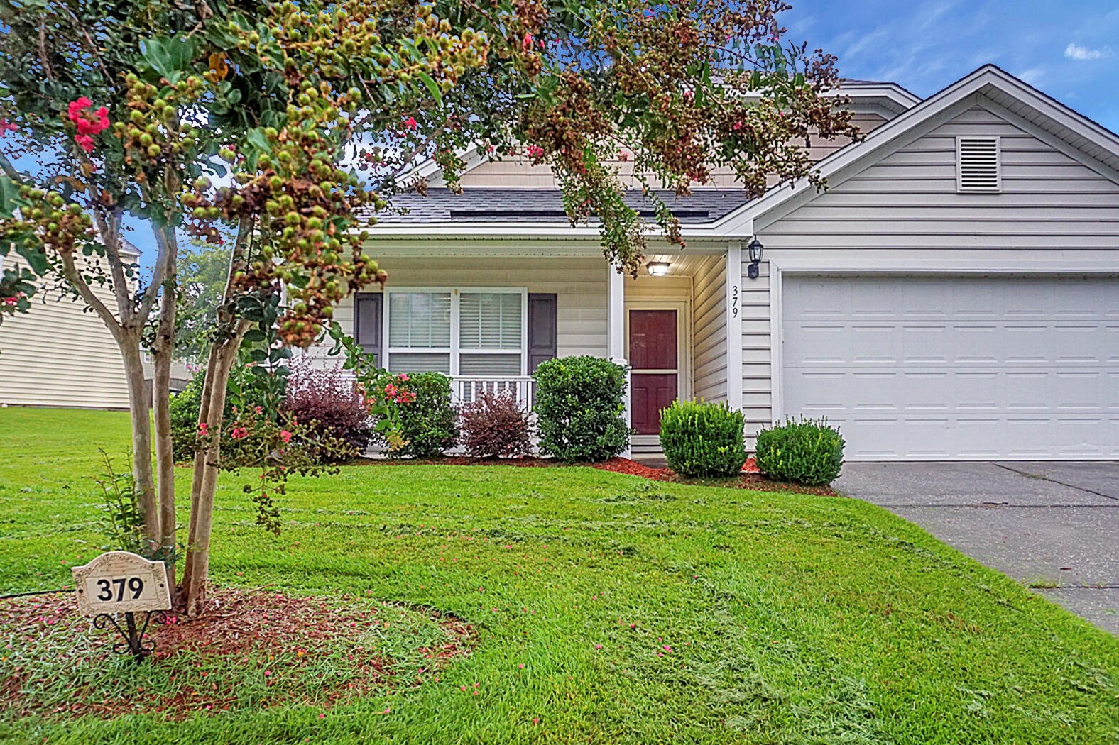 379 Lakewind Dr, Moncks Corner, SC 29461-7447