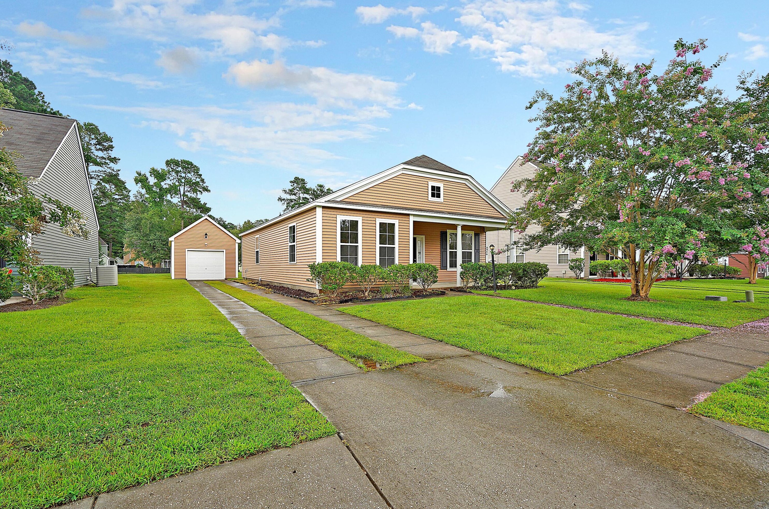 8946 Planters Row Ln, Summerville, SC 29485-8969