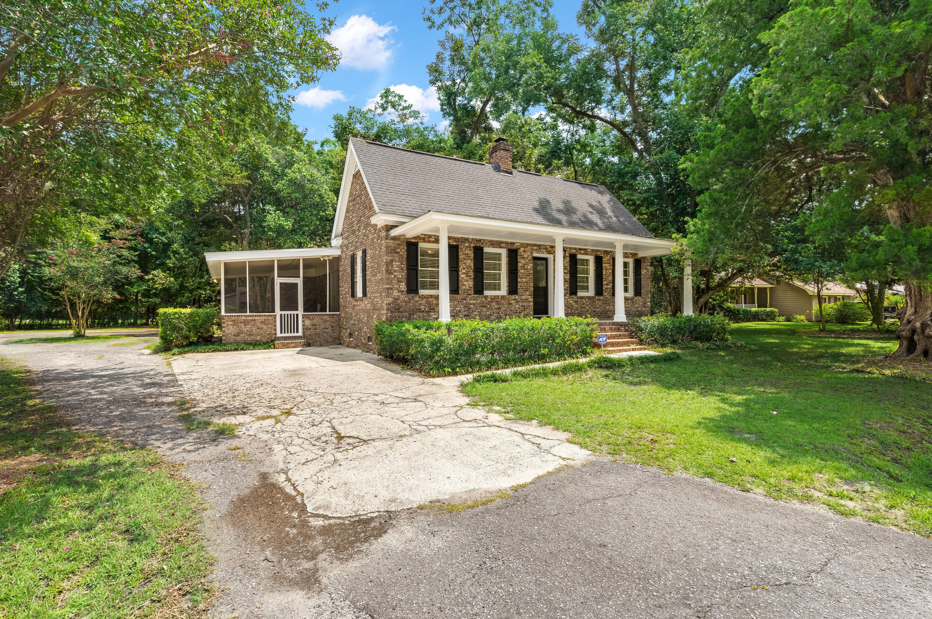 633 Gahagan Rd, Summerville, SC 29485-7440