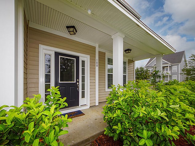 100 Tin Can Aly, Summerville, SC 29483-7952