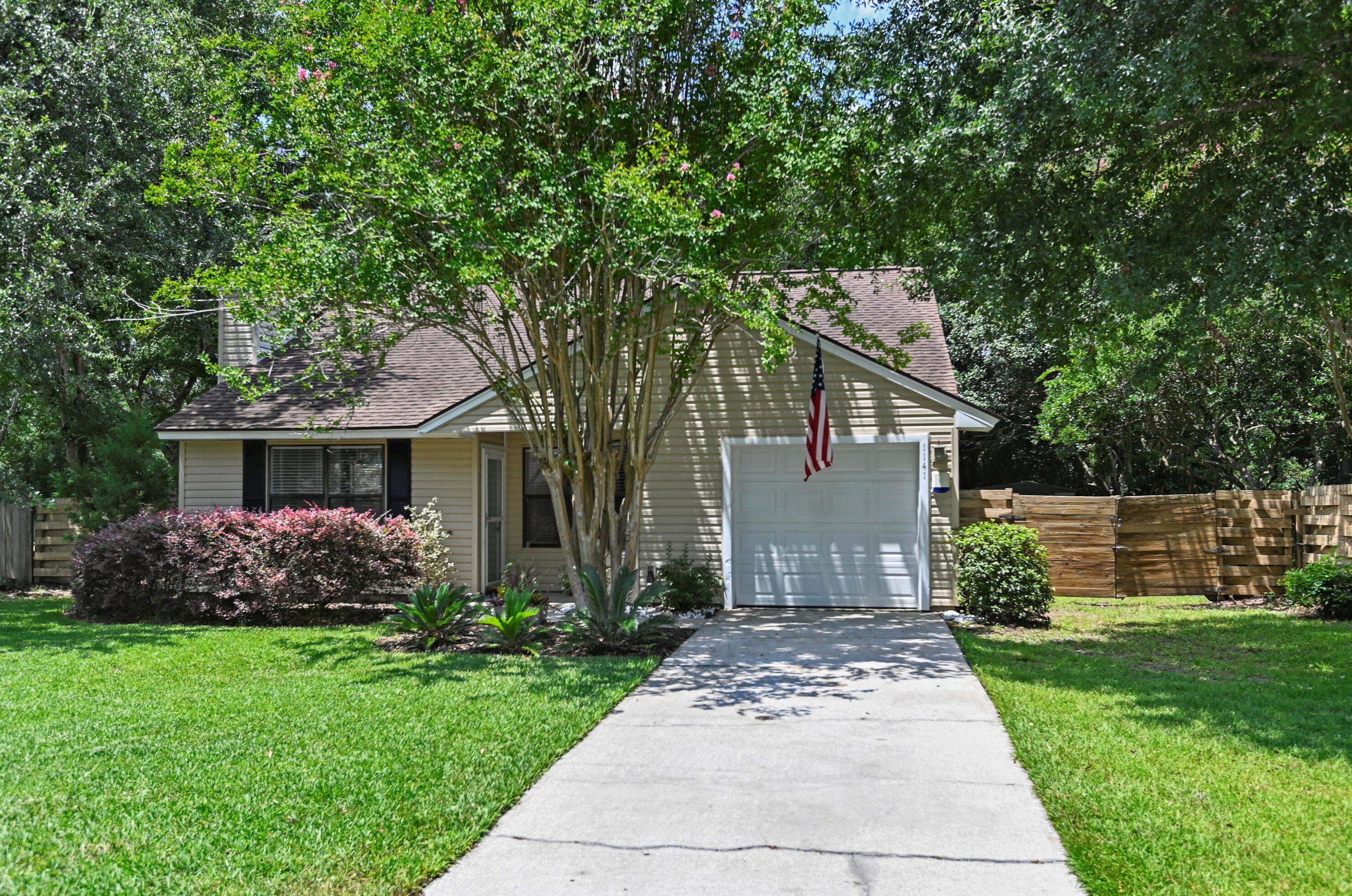 1141 Rivercrest Dr, Charleston, SC 29412-9348