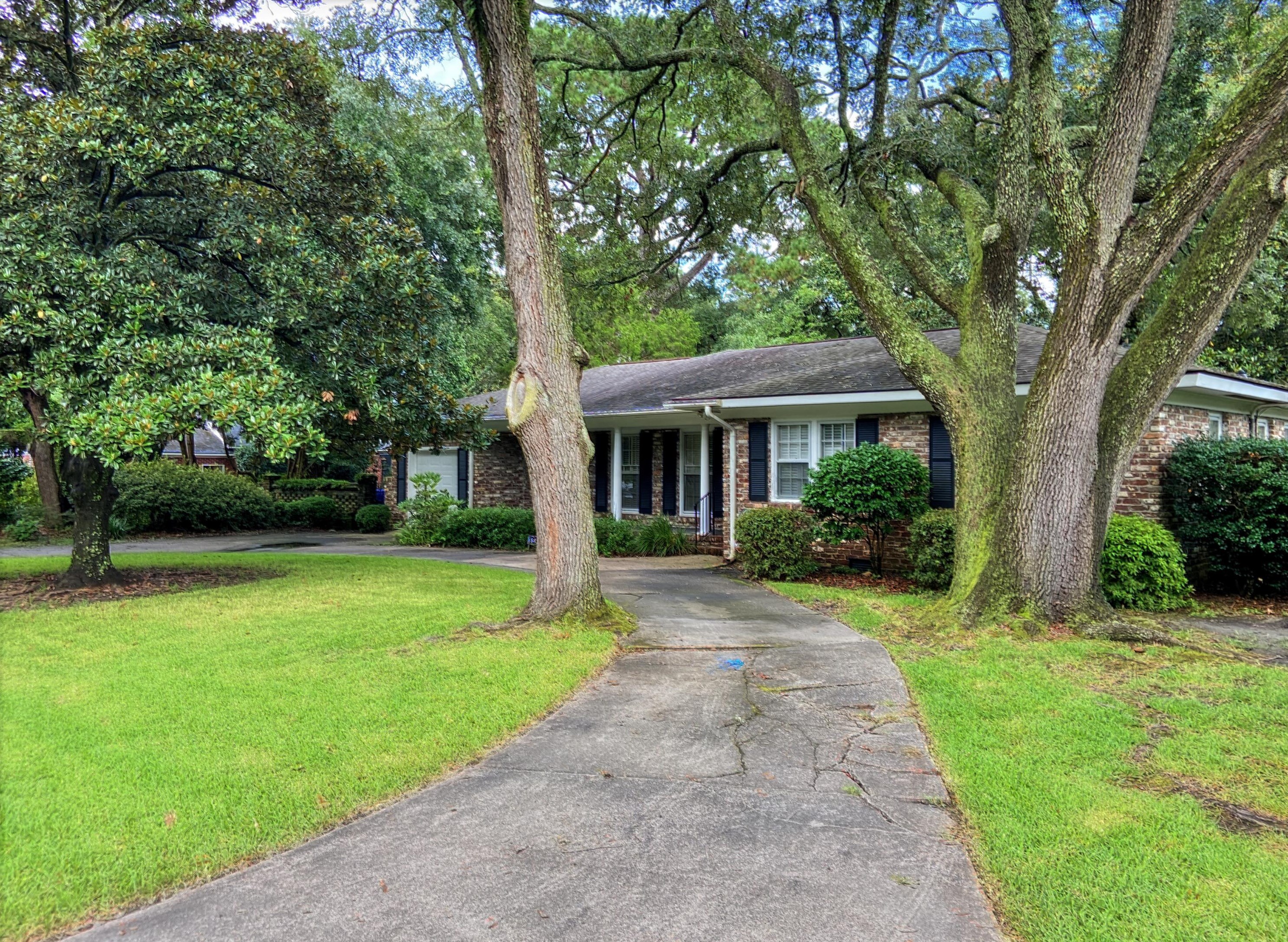 1845 Somerset Cir, Charleston, SC 29407-3753