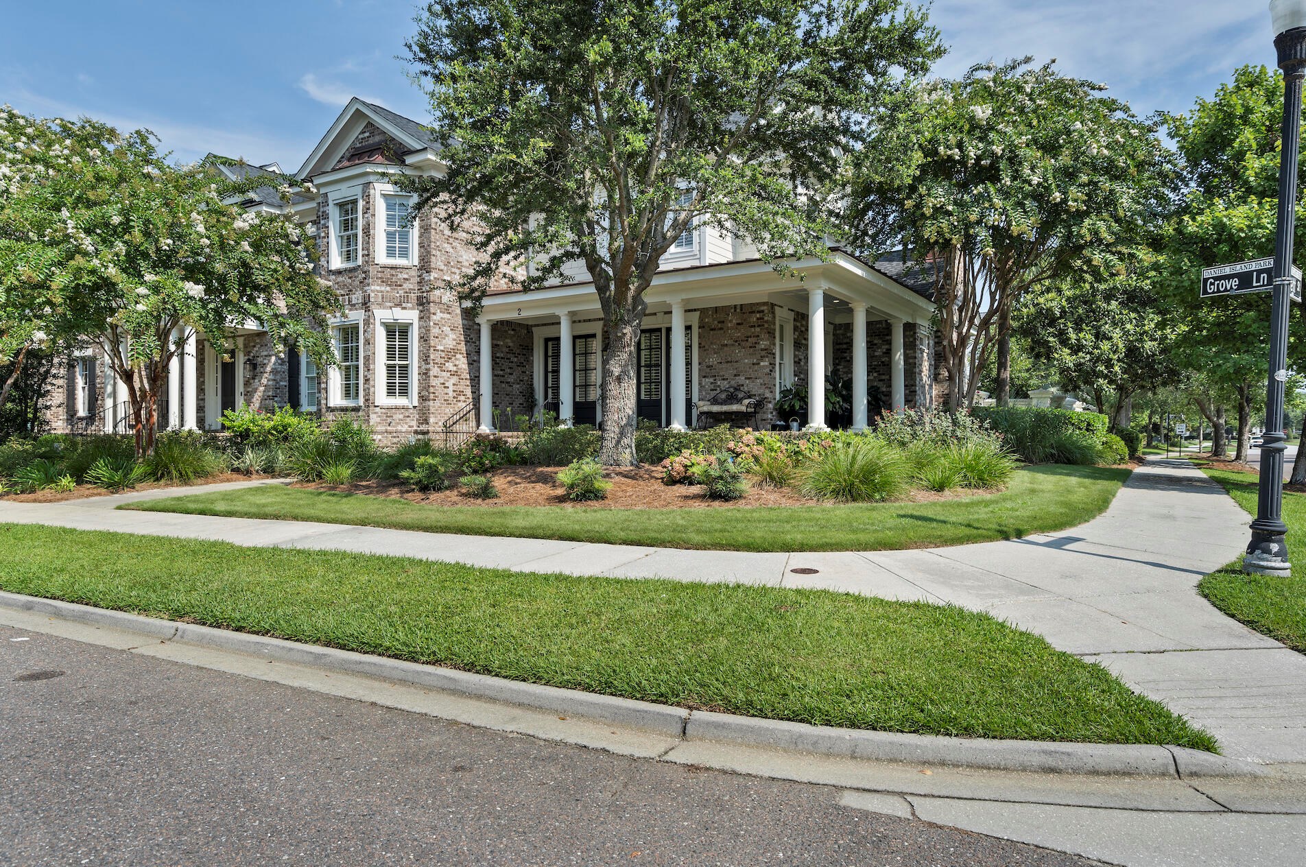 2 Grove Ln, Charleston, SC 29492-8029