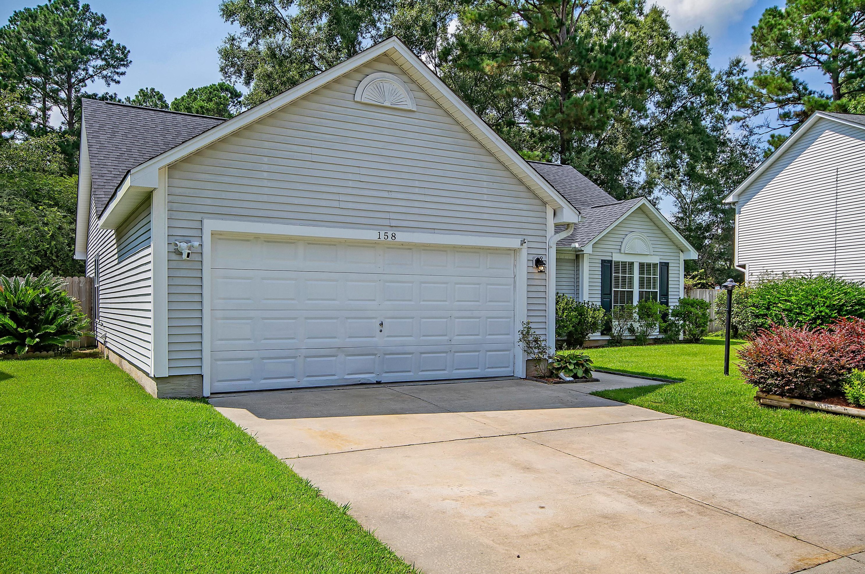 158 Danzid Dr, Summerville SC  29483-9283 exterior
