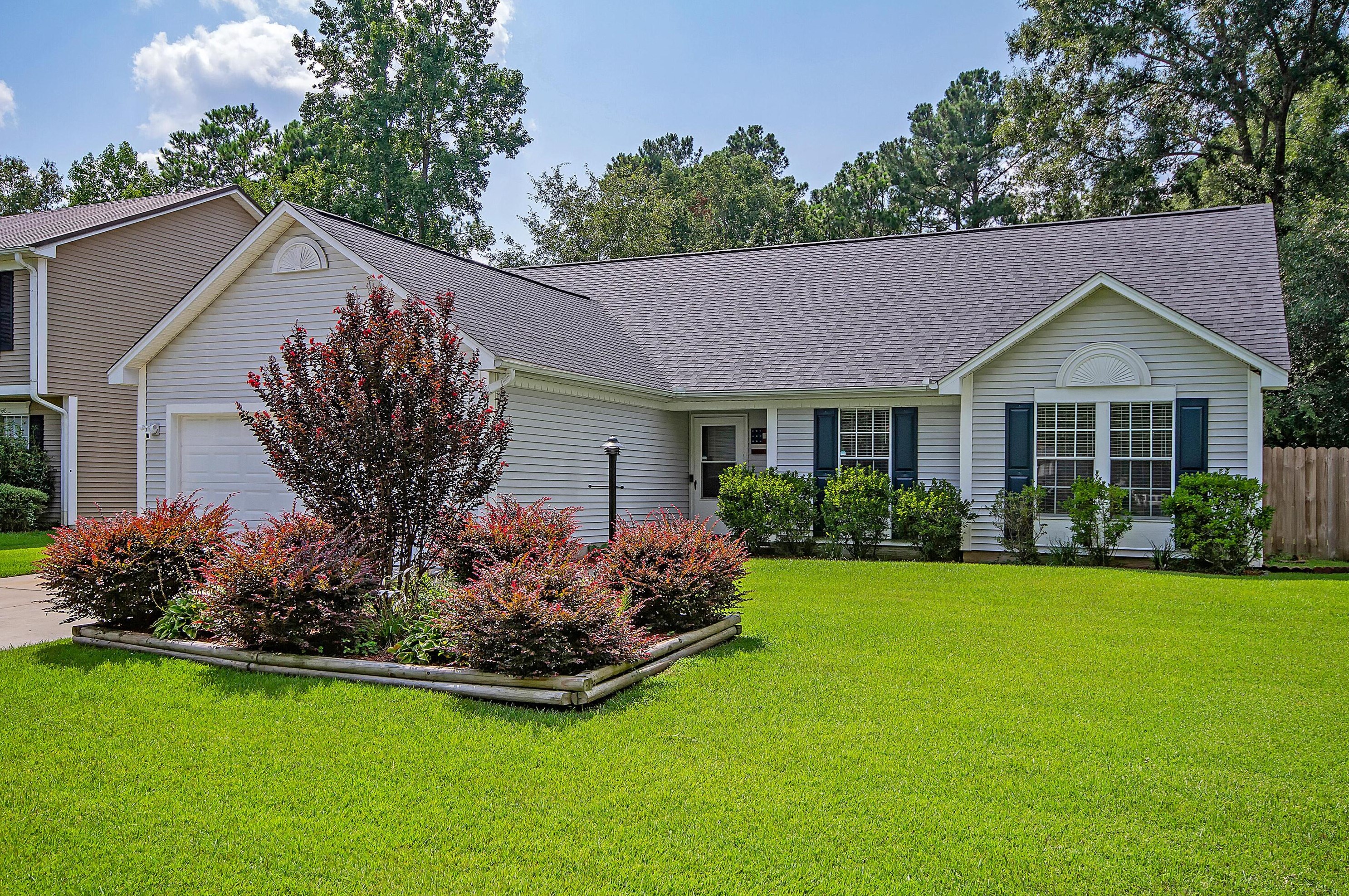 158 Danzid Dr, Summerville SC  29483-9283 exterior