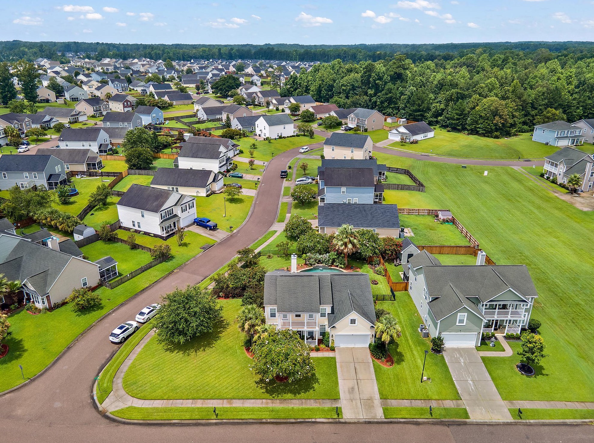 325 Lakewind Dr, Moncks Corner, SC 29461-7447