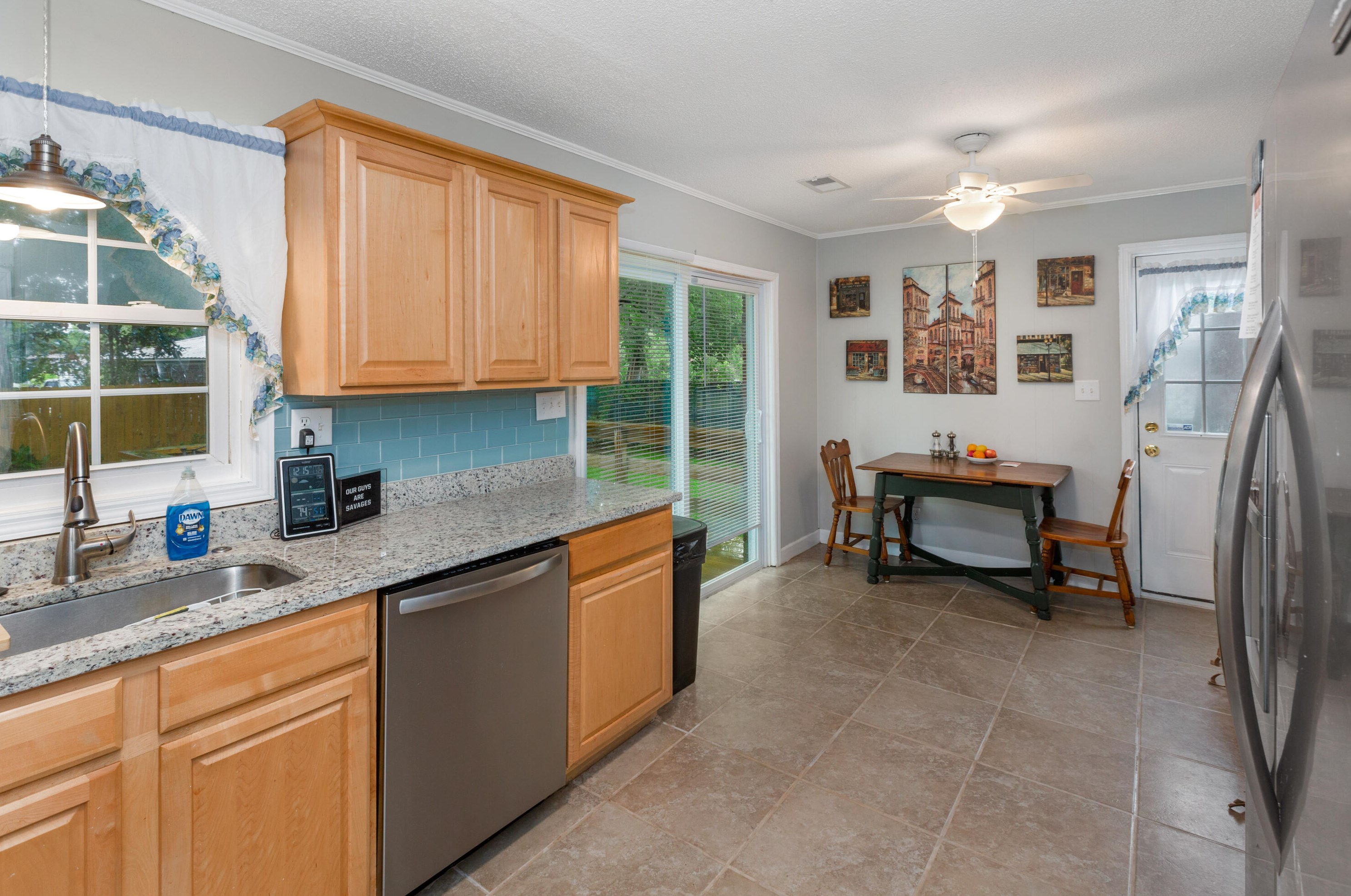 704 Tulip St, Summerville SC  29483-3953 exterior