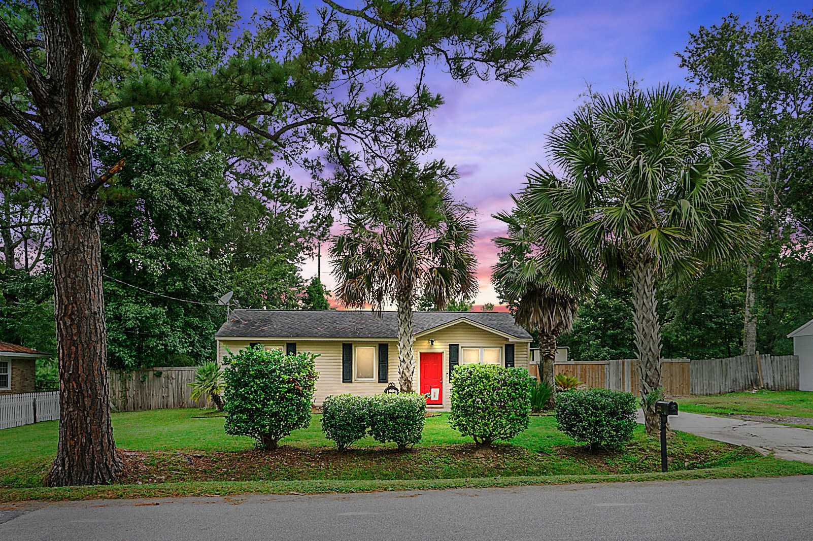 232 Holly Ave, Charleston, SC 29445-3008