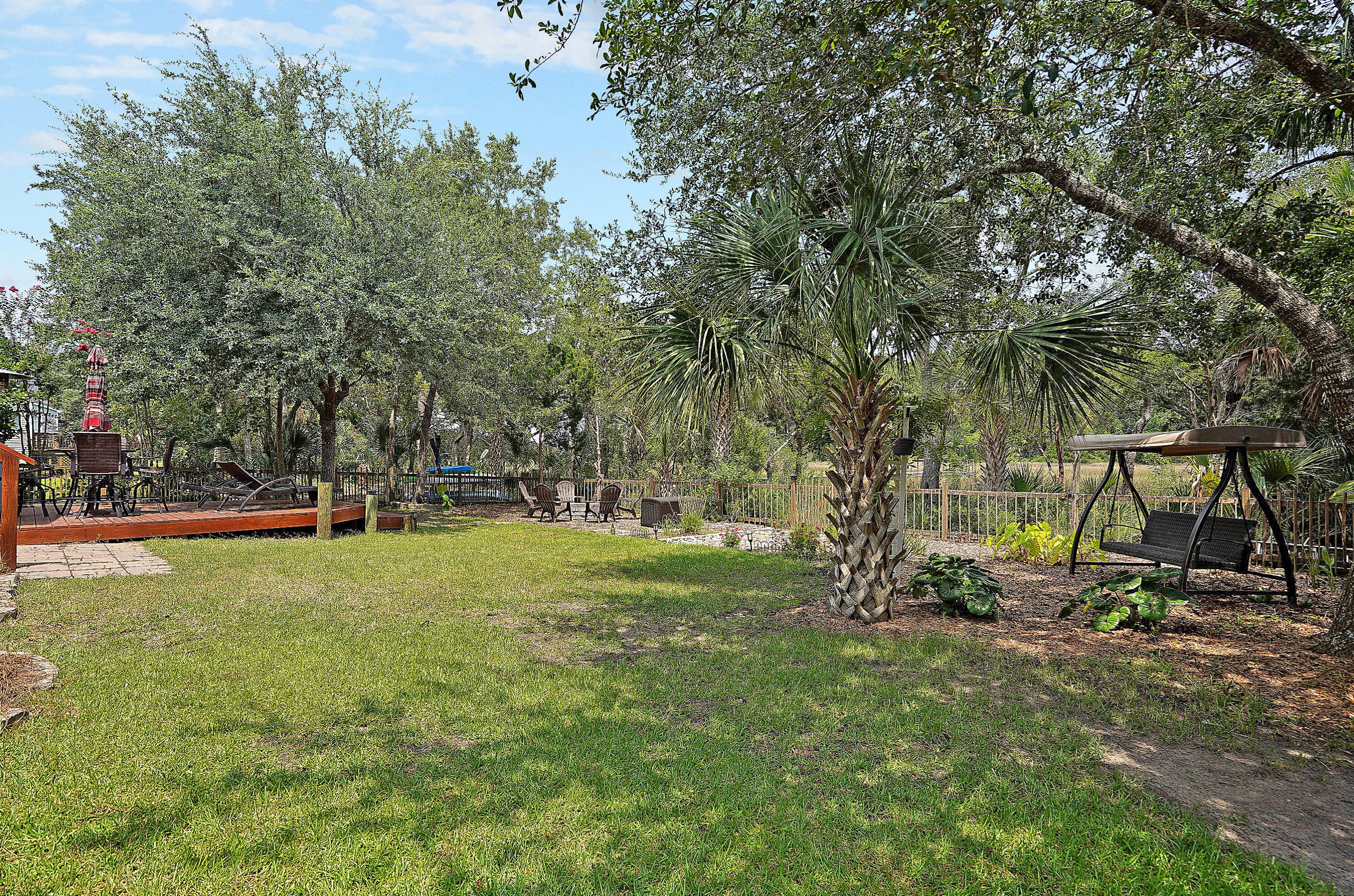 1869 Palmetto Isle Dr, Mount Pleasant SC  29466-8773 exterior
