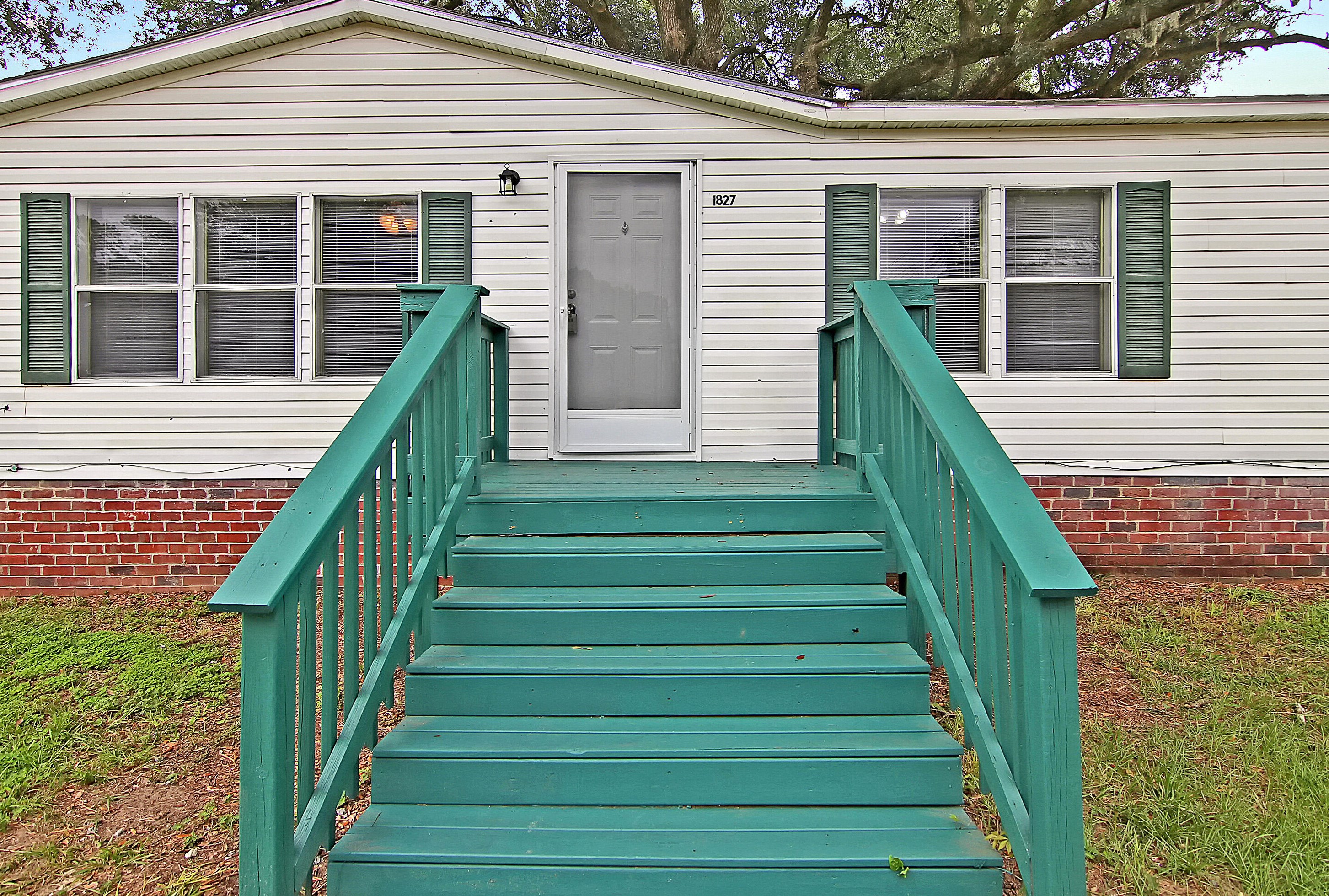 1827 S Live Oak Dr, Moncks Corner, SC 29461