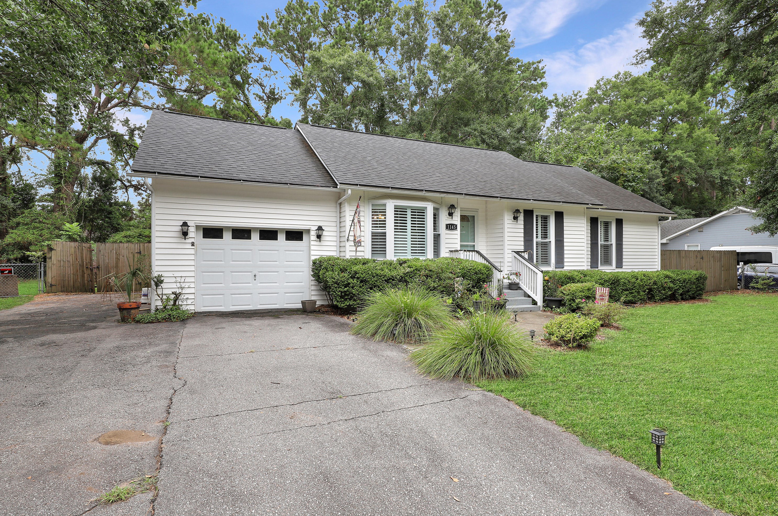 1145 Rifle Range Rd, Mount Pleasant, SC 29464