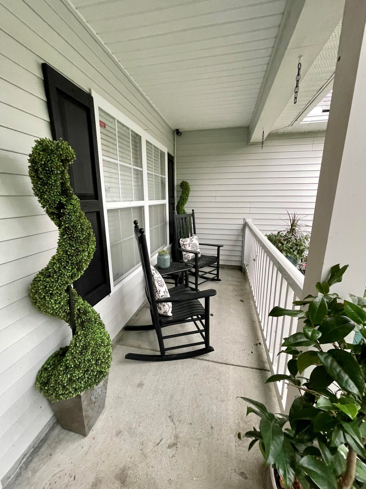 215 Border Rd, Charleston, SC 29445-9643