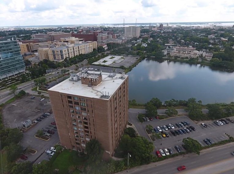 14 Lockwood Dr, Charleston SC  29401-1126 exterior