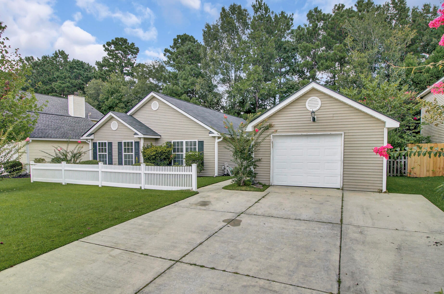 323 Sunburst Way, Summerville, SC 29483-5629