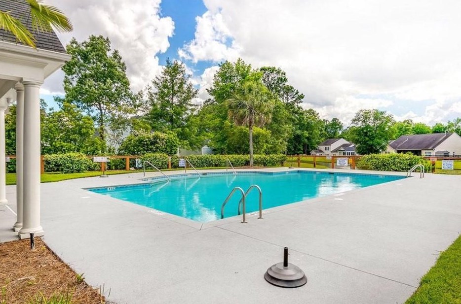 7506 Hawks Cir, Charleston SC  29410-8248 exterior