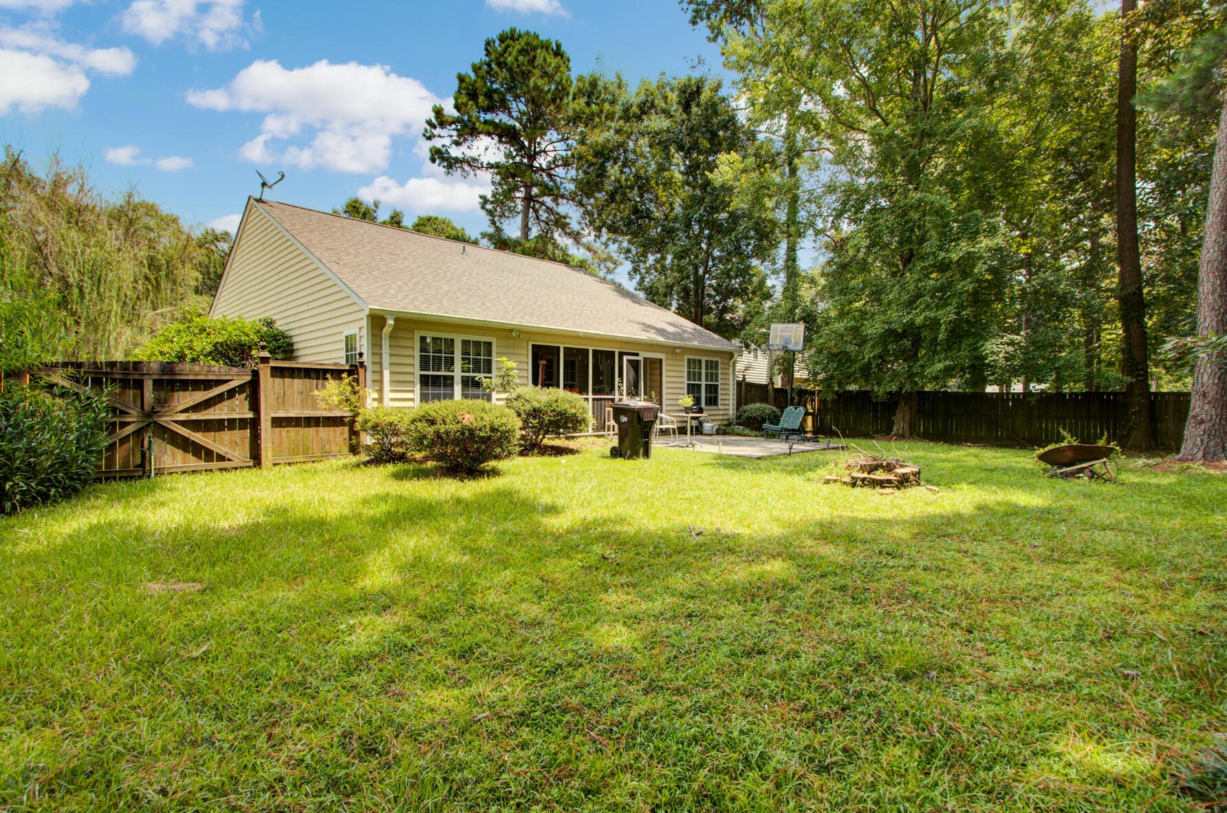 107 Thousand Oaks Cir, Charleston, SC 29445-7094