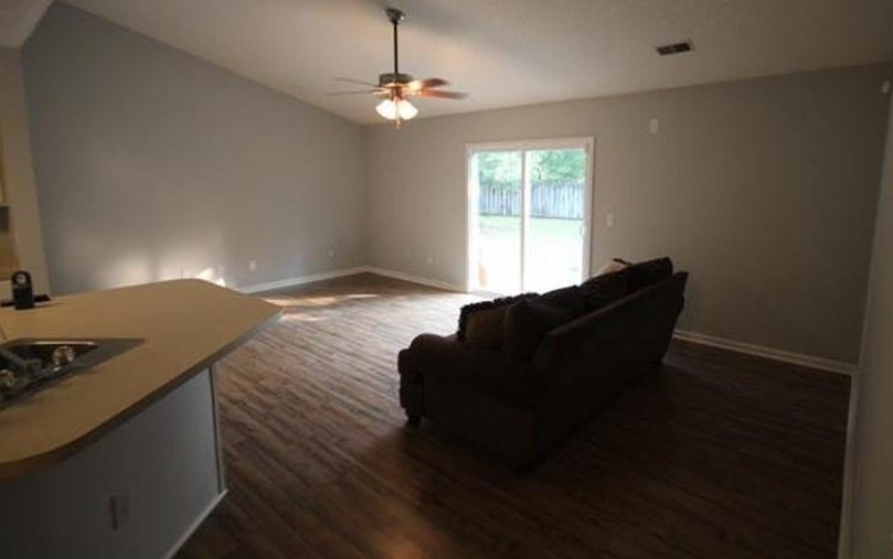 127 Eastside Dr, Lexington, SC 29072
