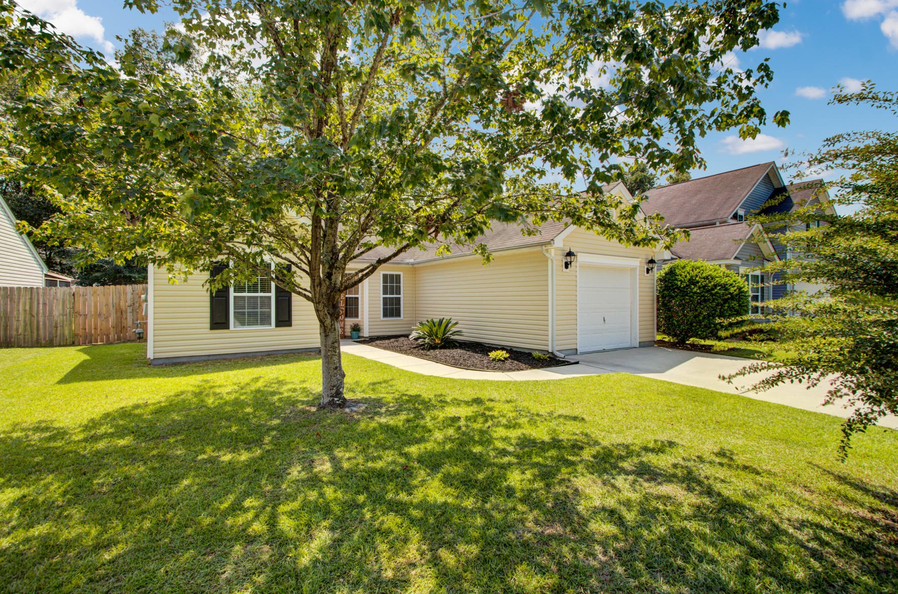 127 Moon Shadow Ln, Summerville, SC 29485-4582