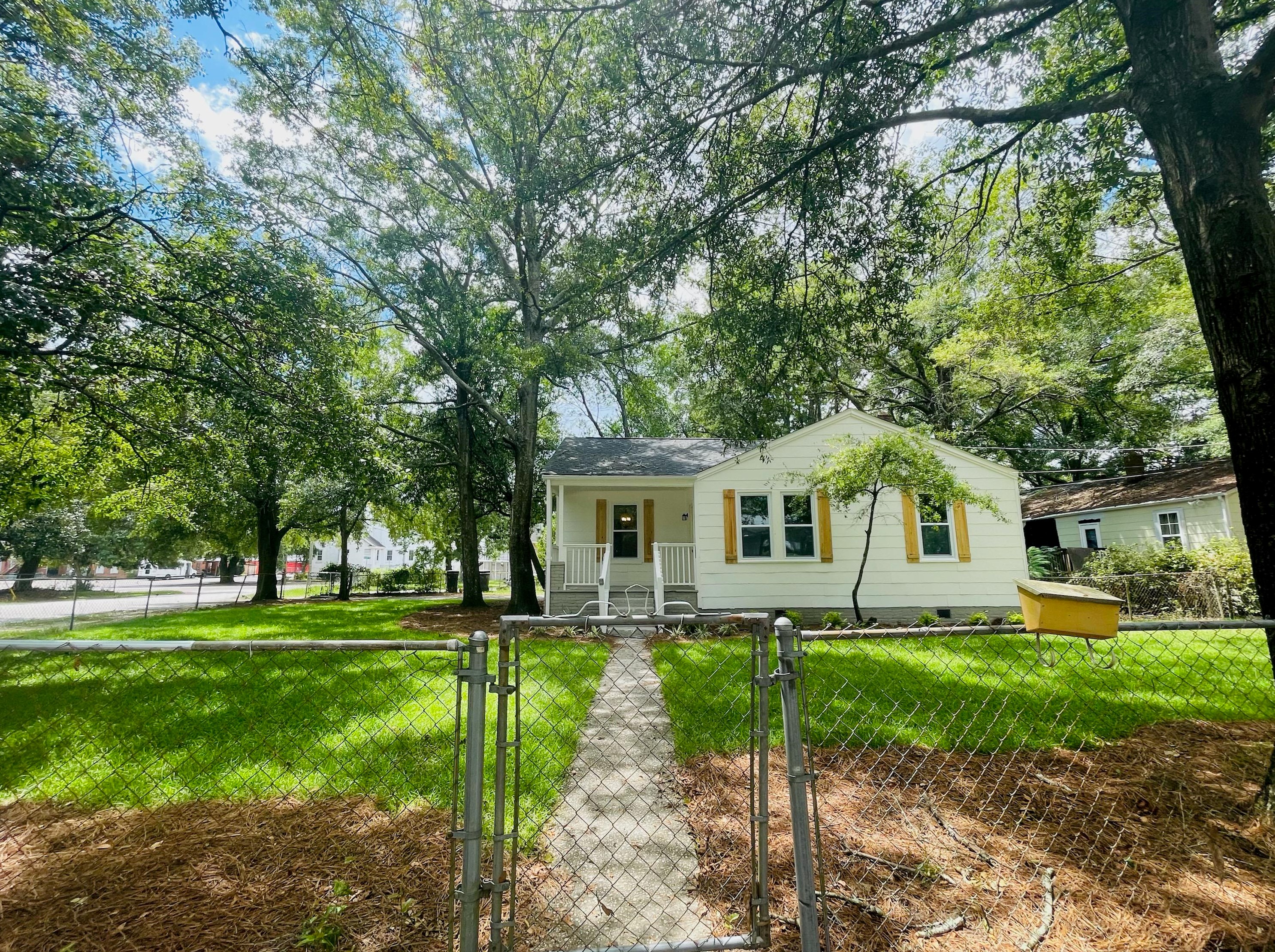 3981 Niagara St, Charleston, SC 29405-8628