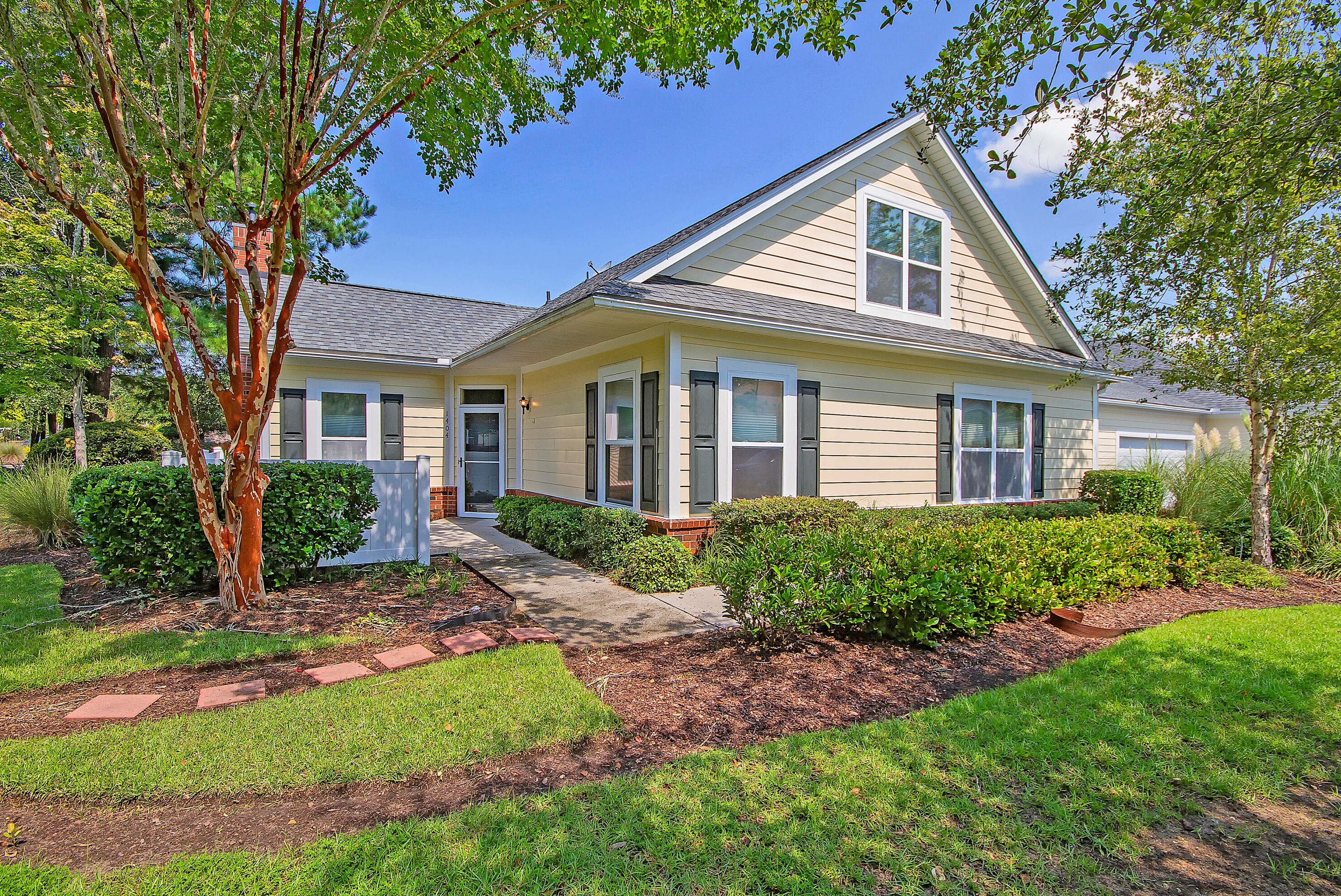 8800 Dorchester Rd, Charleston SC  29420-7304 exterior