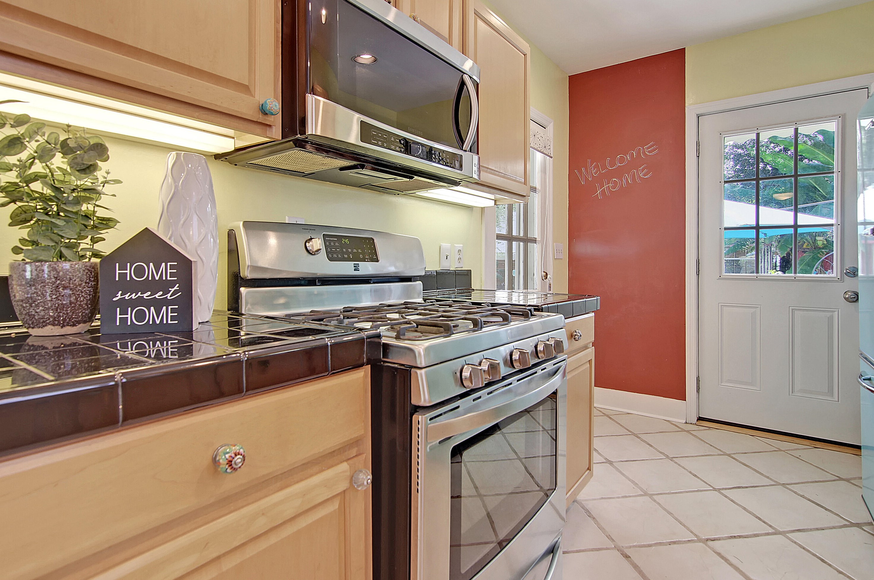 208 Hickory St, Charleston SC  29407-6755 exterior