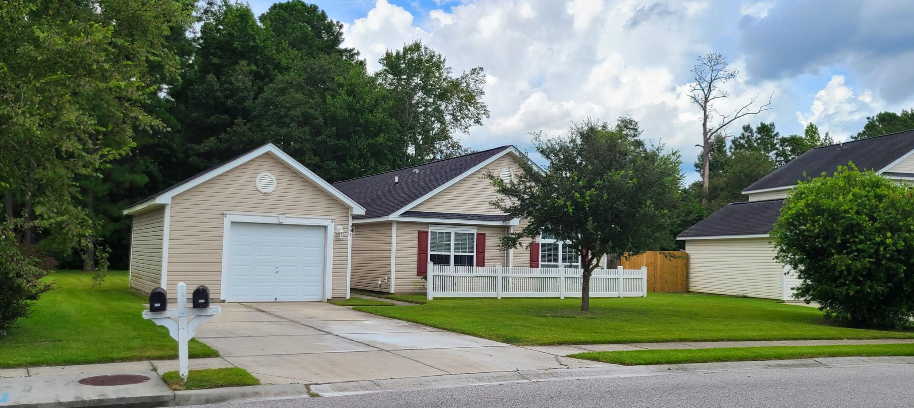 307 Coosawatchie St, Summerville, SC 29485-6804