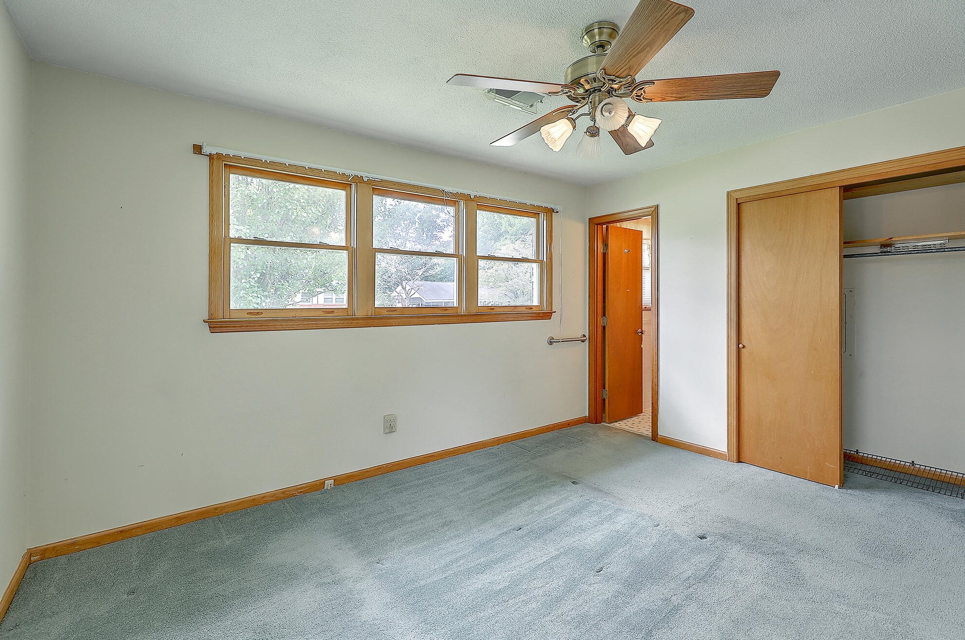 5332 Parkside Dr, Charleston SC  29405-4106 exterior