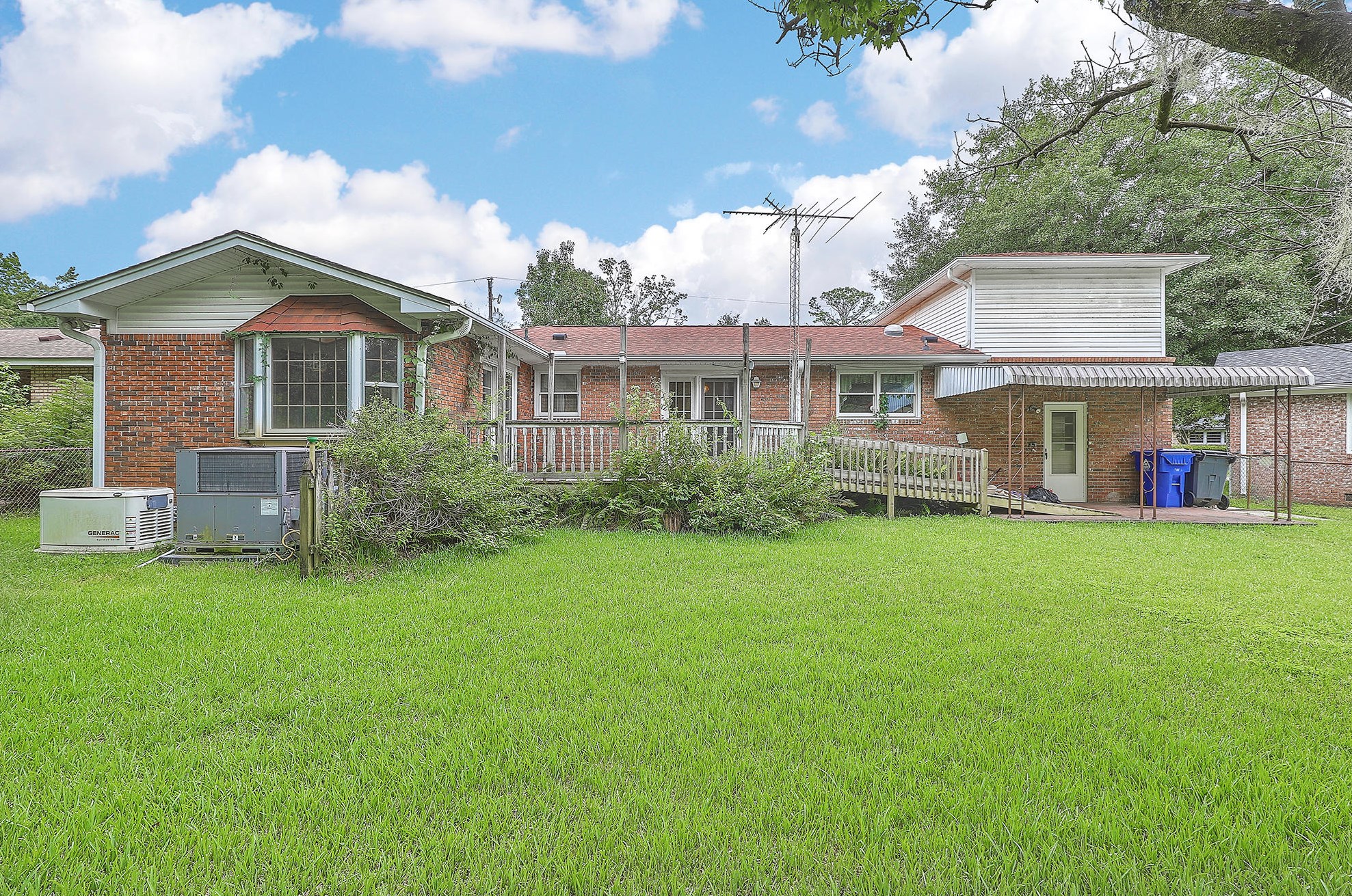 5332 Parkside Dr, Charleston SC  29405-4106 exterior