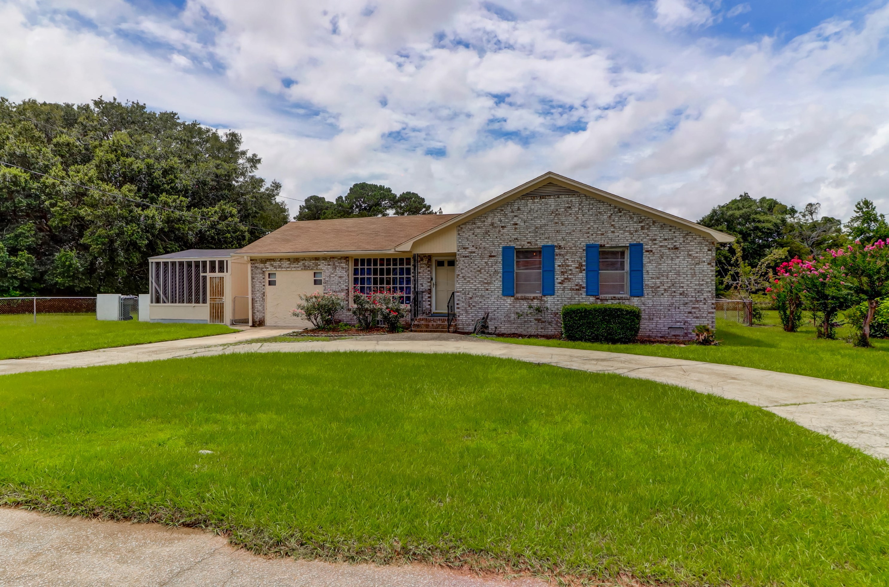 1475 Westwood Dr, Charleston, SC 29412-8133