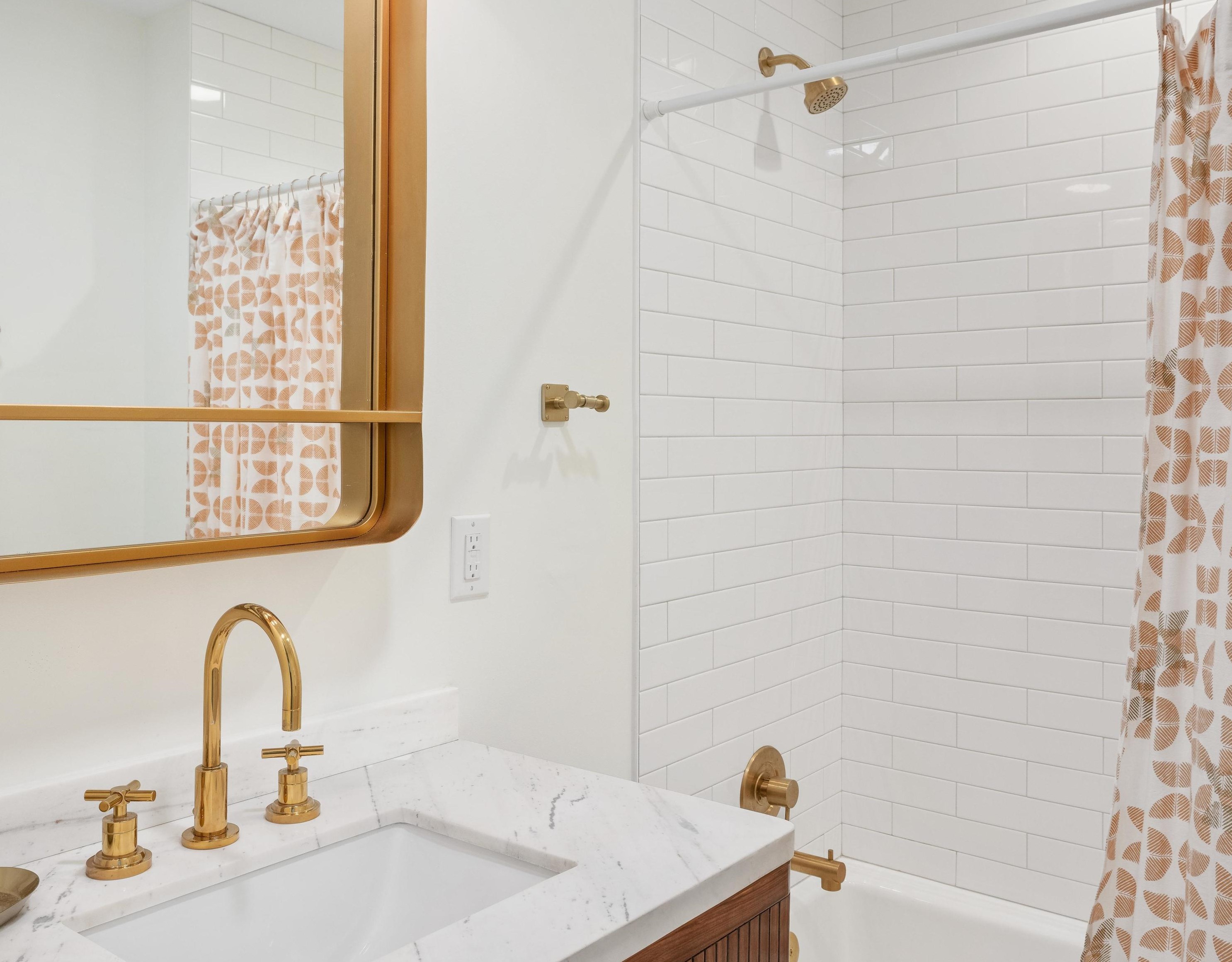 17 Poulnot Ln, Charleston SC  29401-6912 exterior