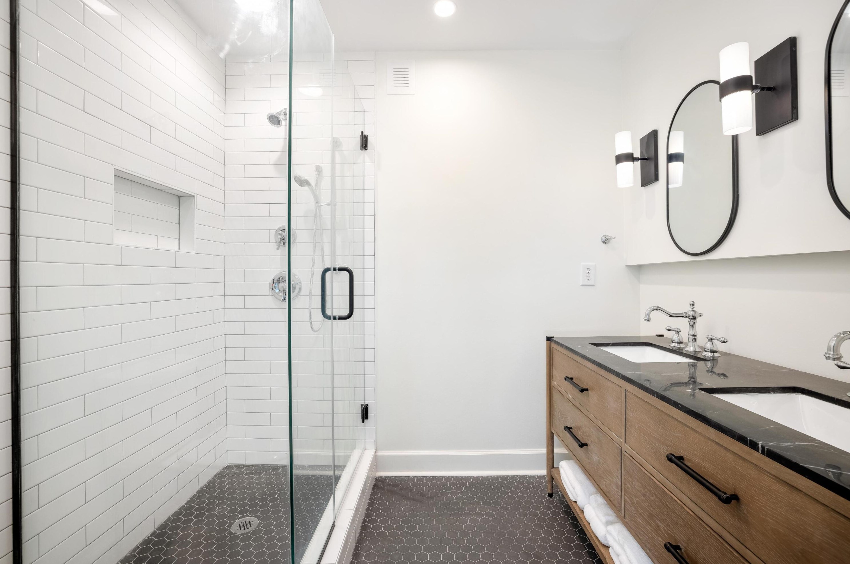 17 Poulnot Ln, Charleston SC  29401-6912 exterior