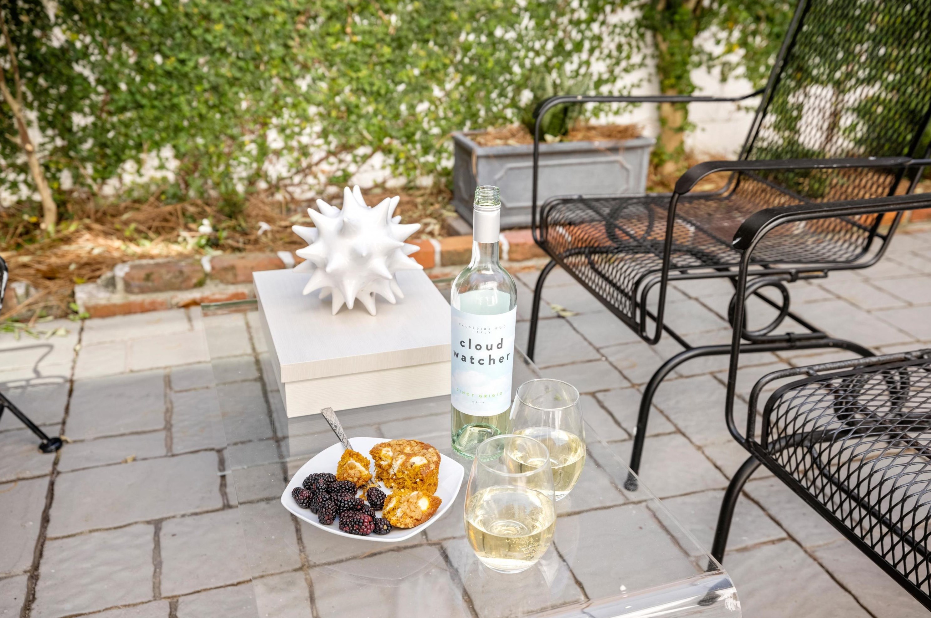 17 Poulnot Ln, Charleston SC  29401-6912 exterior